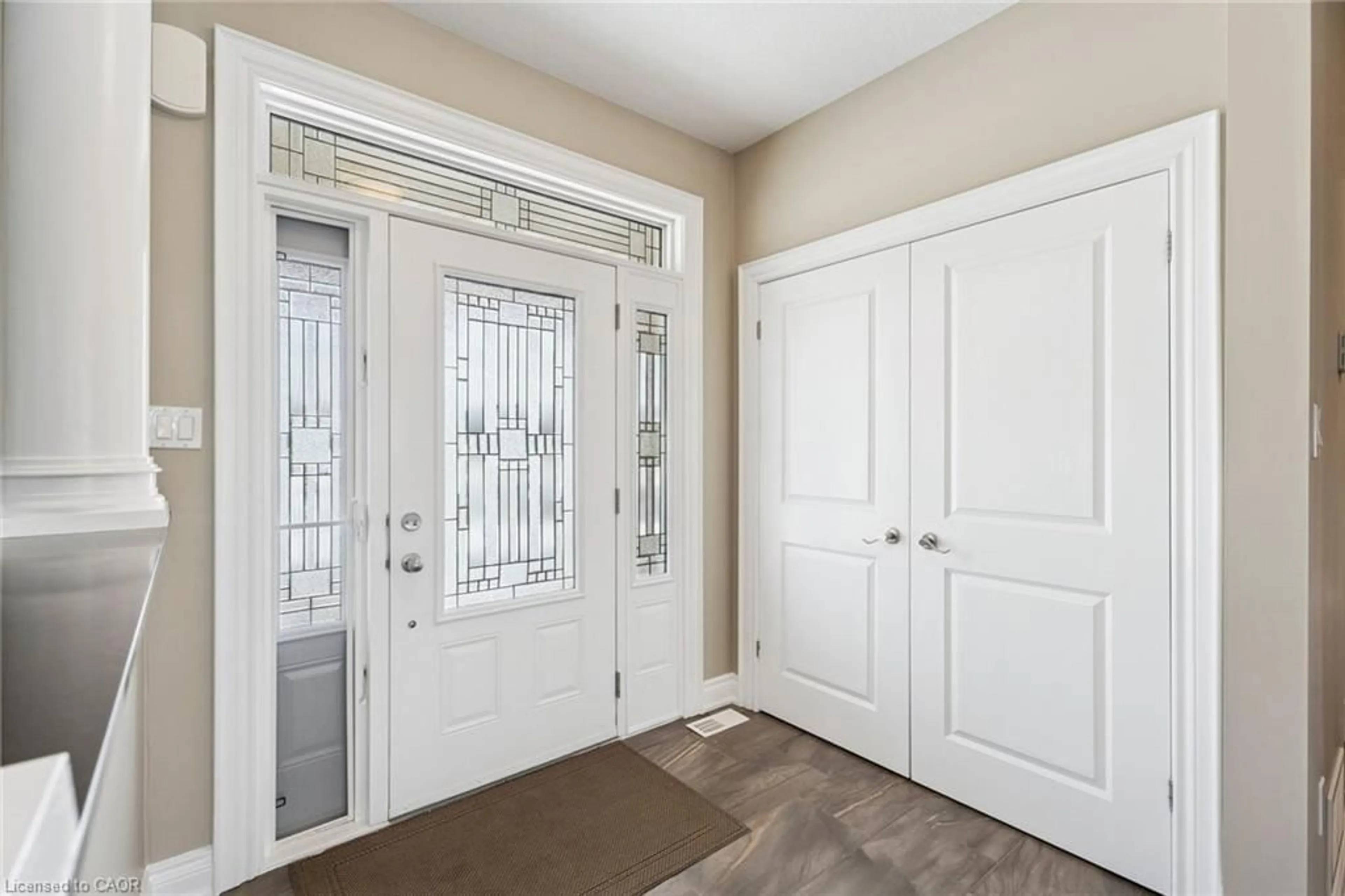 Indoor entryway for 10 Brolley Cres, Thornton Ontario L0L 2N2