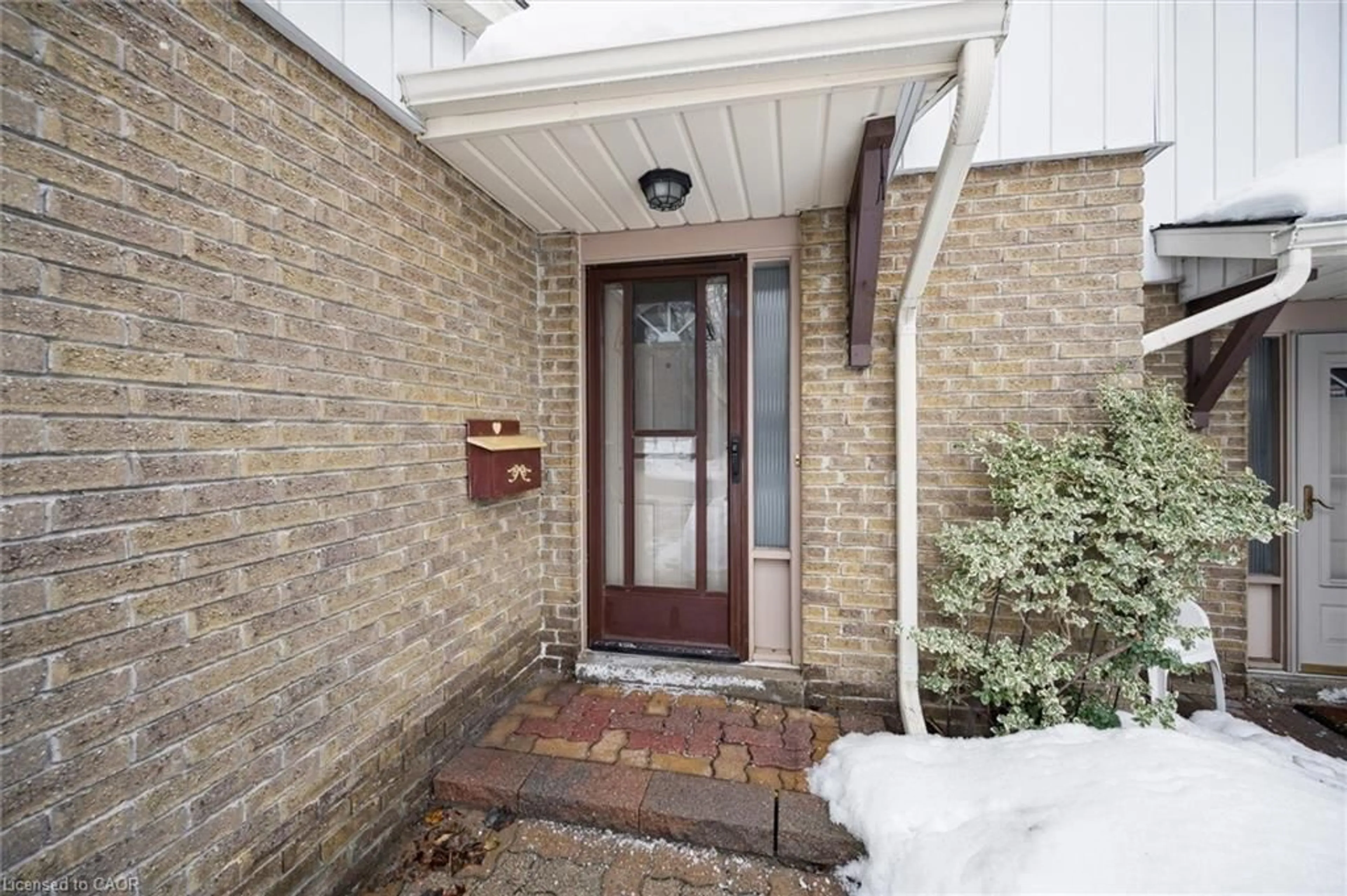 Indoor entryway for 51 Paulander Dr #36, Kitchener Ontario N2M 5E5