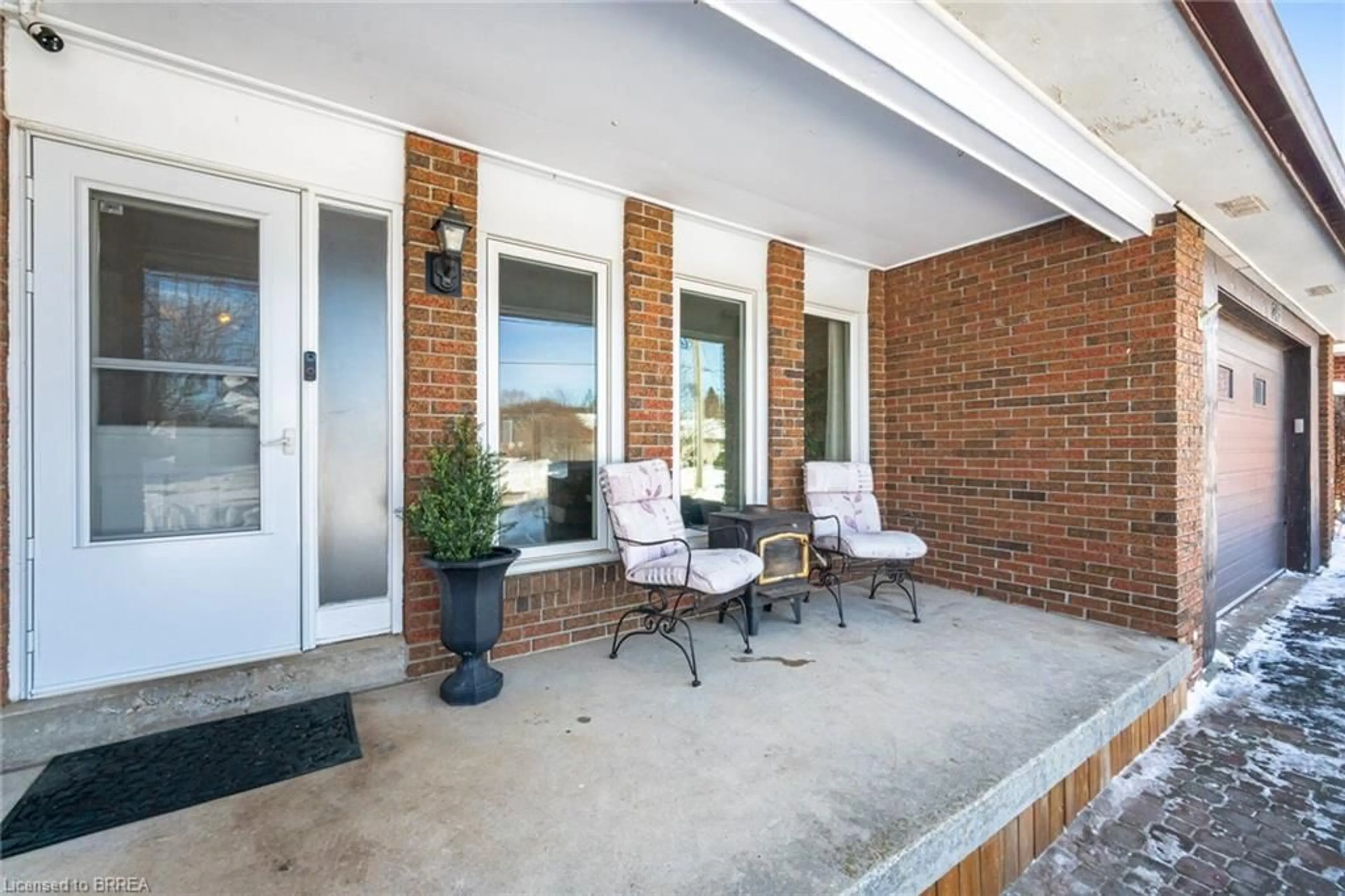 Patio, street for 245 Queen St, Rockwood Ontario N0B 2K0