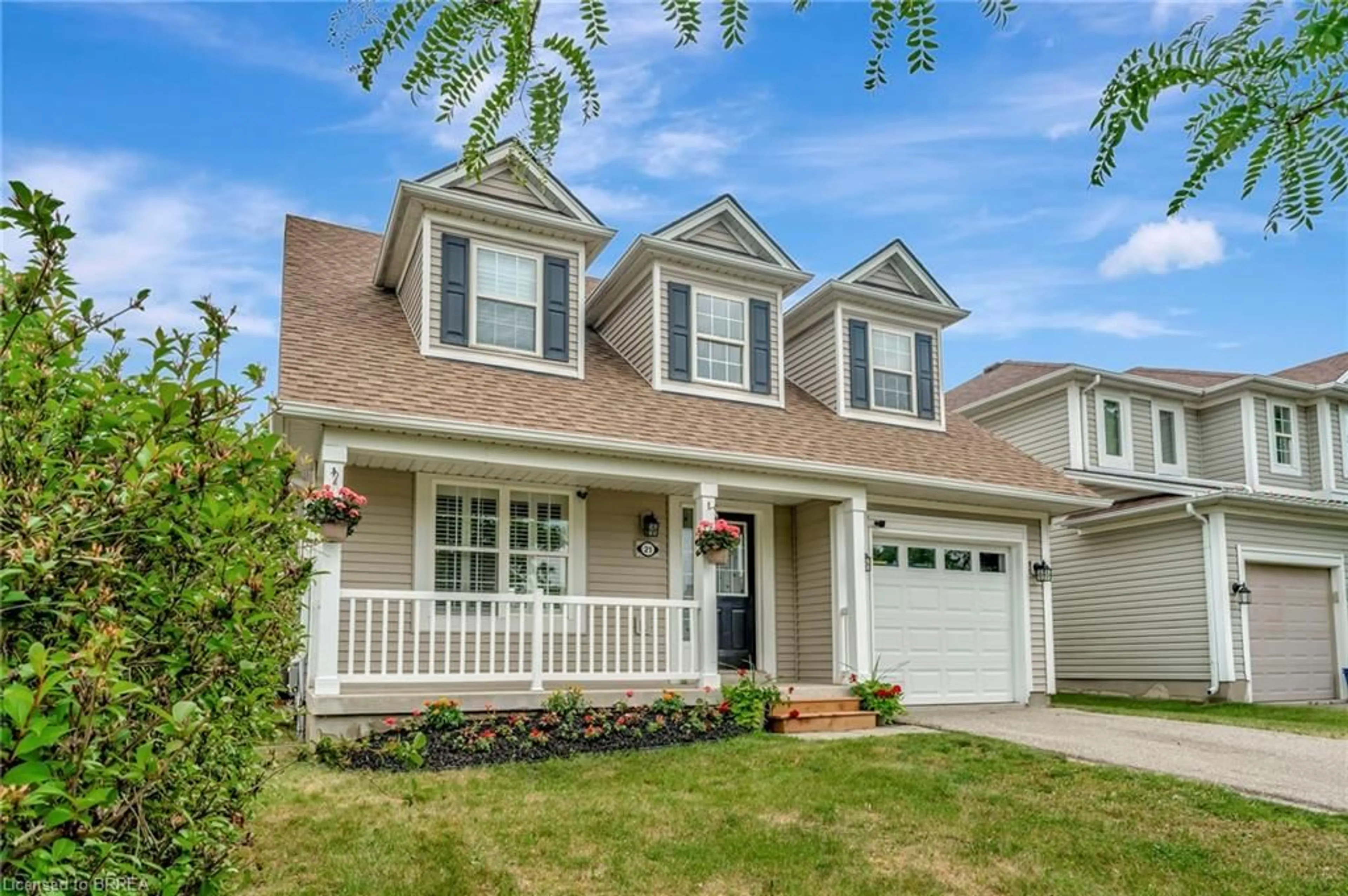 Home with vinyl exterior material, street for 21 Mavin St, Brantford Ontario N3T 6N1