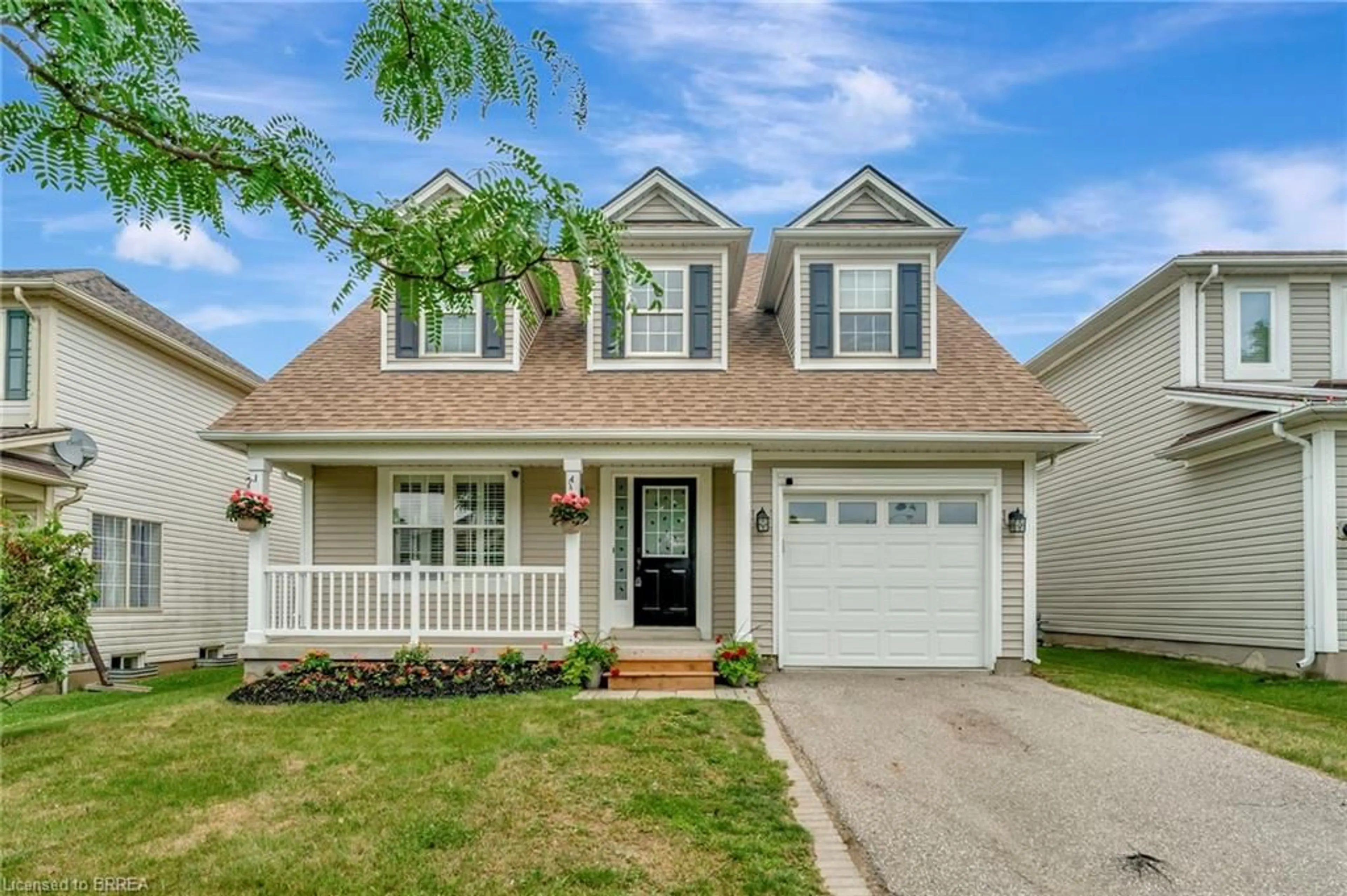 Home with vinyl exterior material, street for 21 Mavin St, Brantford Ontario N3T 6N1