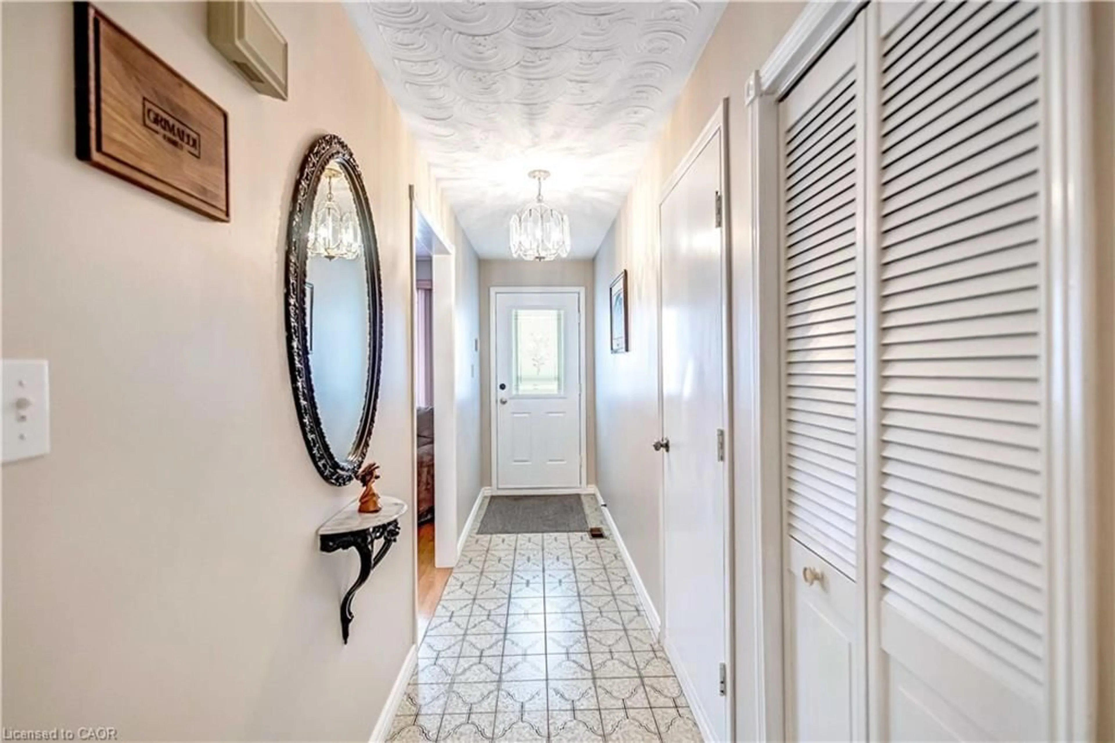 Indoor entryway for 37 Greening Ave, Stoney Creek Ontario L8E 3Z8