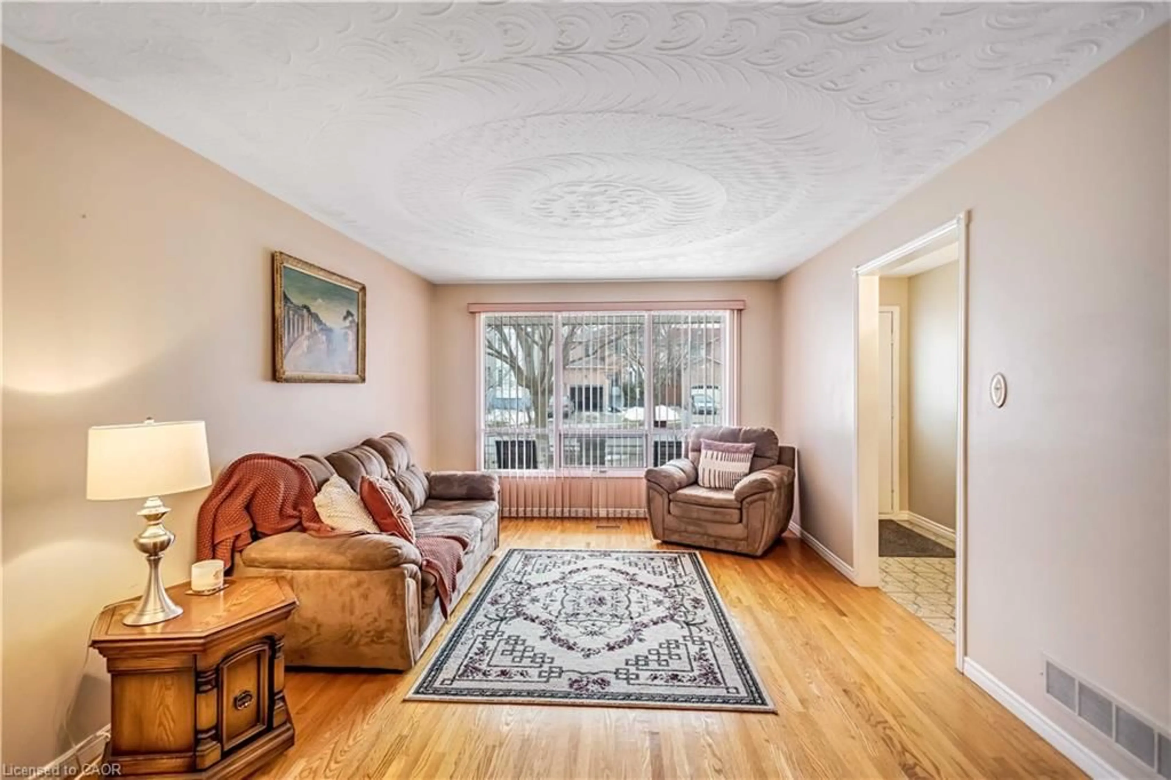 Living room with furniture, unknown for 37 Greening Ave, Stoney Creek Ontario L8E 3Z8