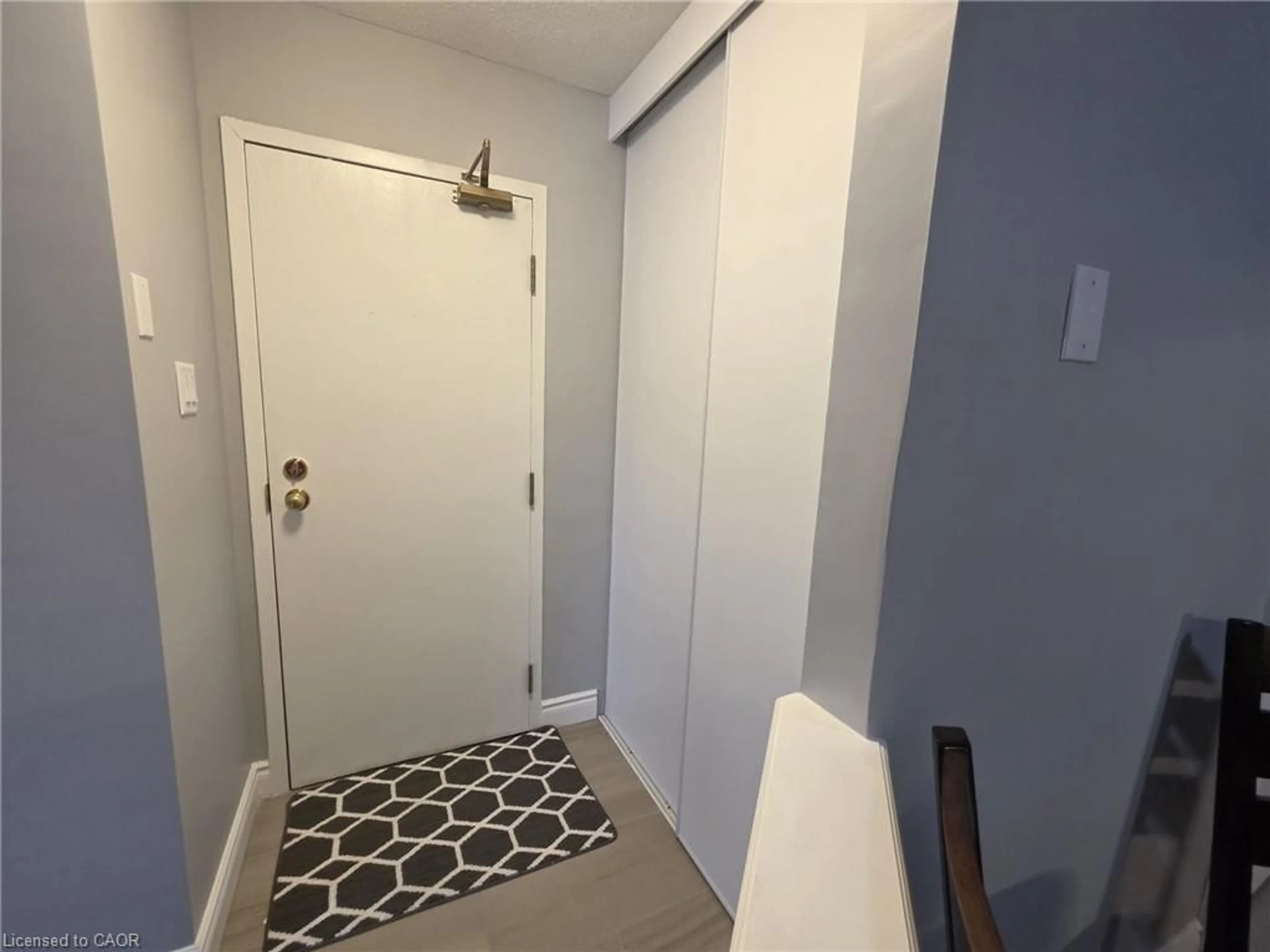Indoor entryway for 565 Greenfield Ave #106, Kitchener Ontario N2C 2P3