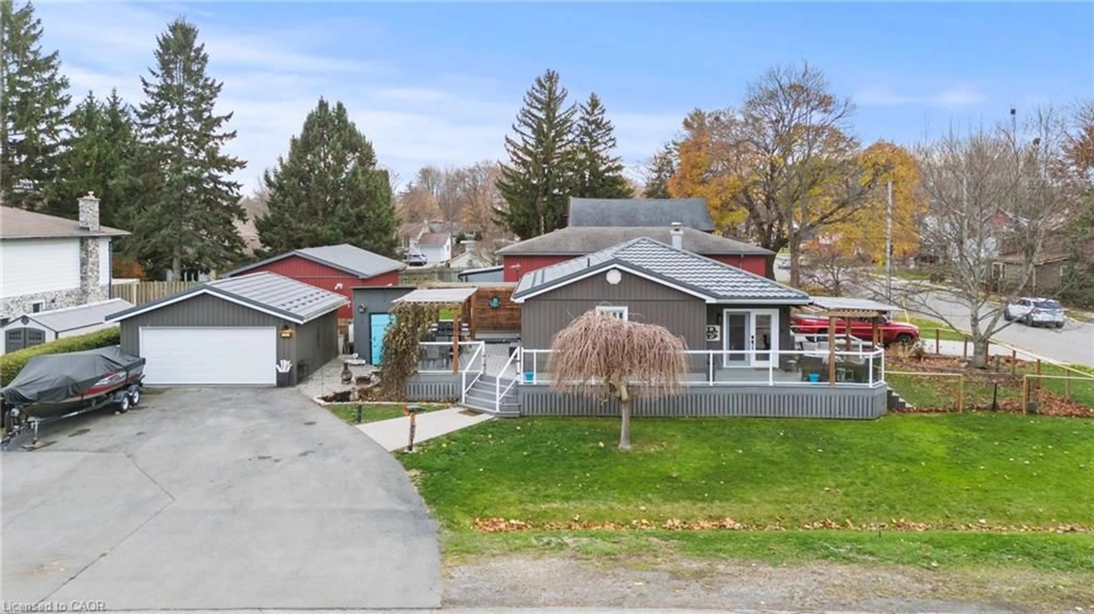 A pic from outside/outdoor area/front of a property/back of a property/a pic from drone, street for 104 Concession Rd, Haldimand Ontario N1A 1A1