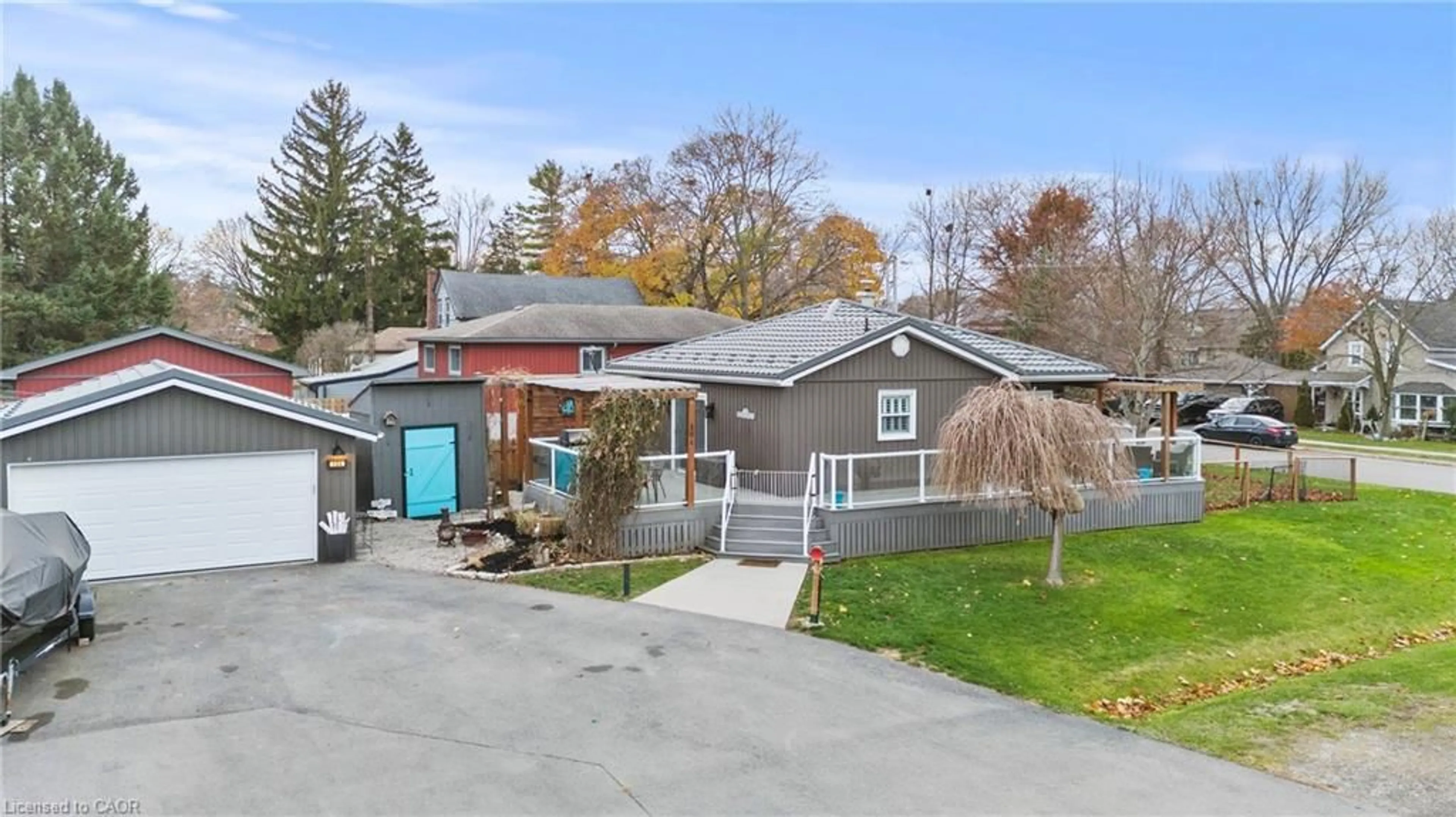A pic from outside/outdoor area/front of a property/back of a property/a pic from drone, street for 104 Concession Rd, Haldimand Ontario N1A 1A1