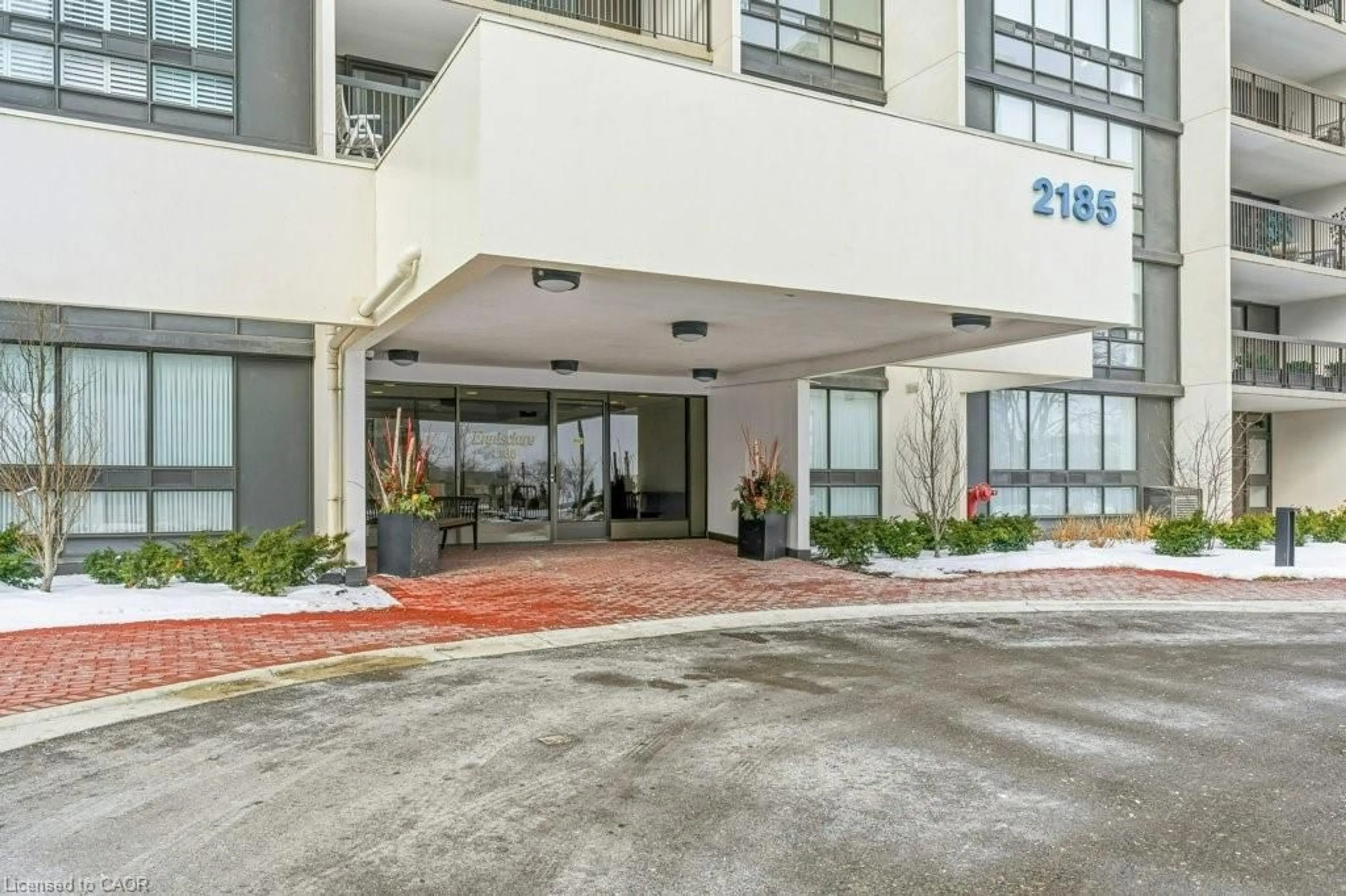 Indoor foyer for 2185 Marine Dr #906, Oakville Ontario L6L 5L6