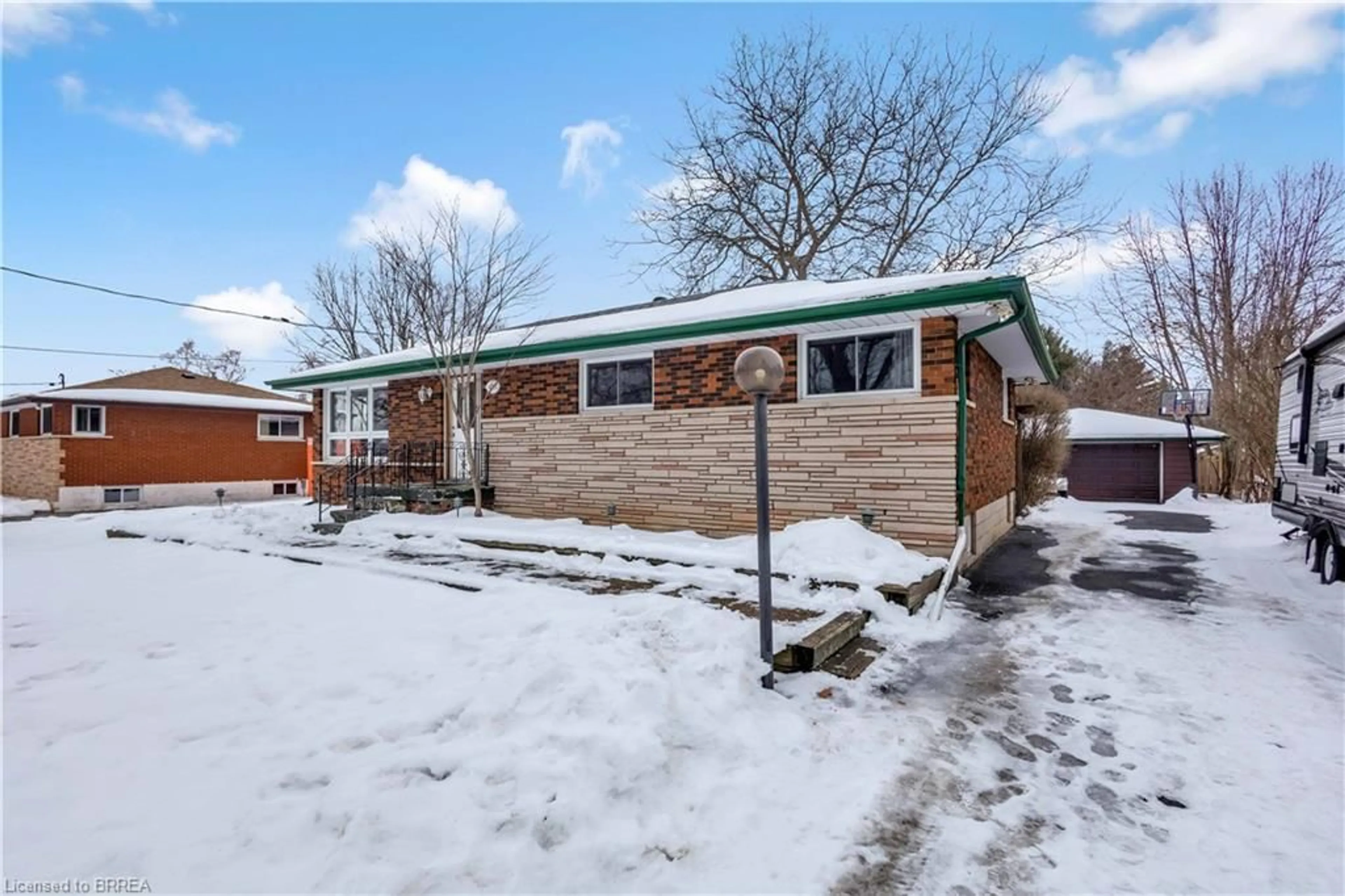 A pic from outside/outdoor area/front of a property/back of a property/a pic from drone, street for 453 Glancaster Rd, Glanbrook Ontario L0R 1W0