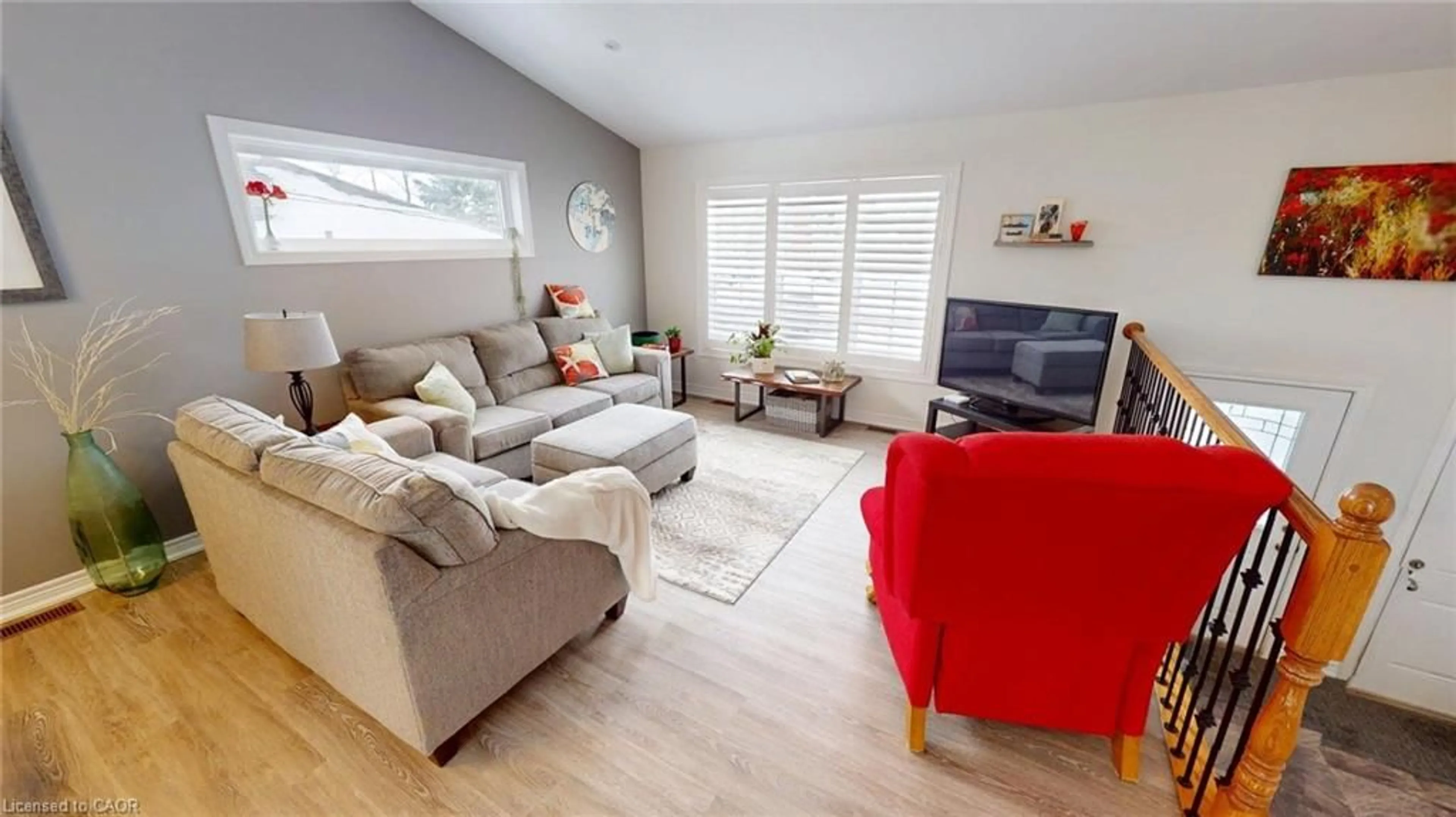 Living room with furniture, wood/laminate floor for 362 Lakeside Rd, Fort Erie Ontario L2A 4X4