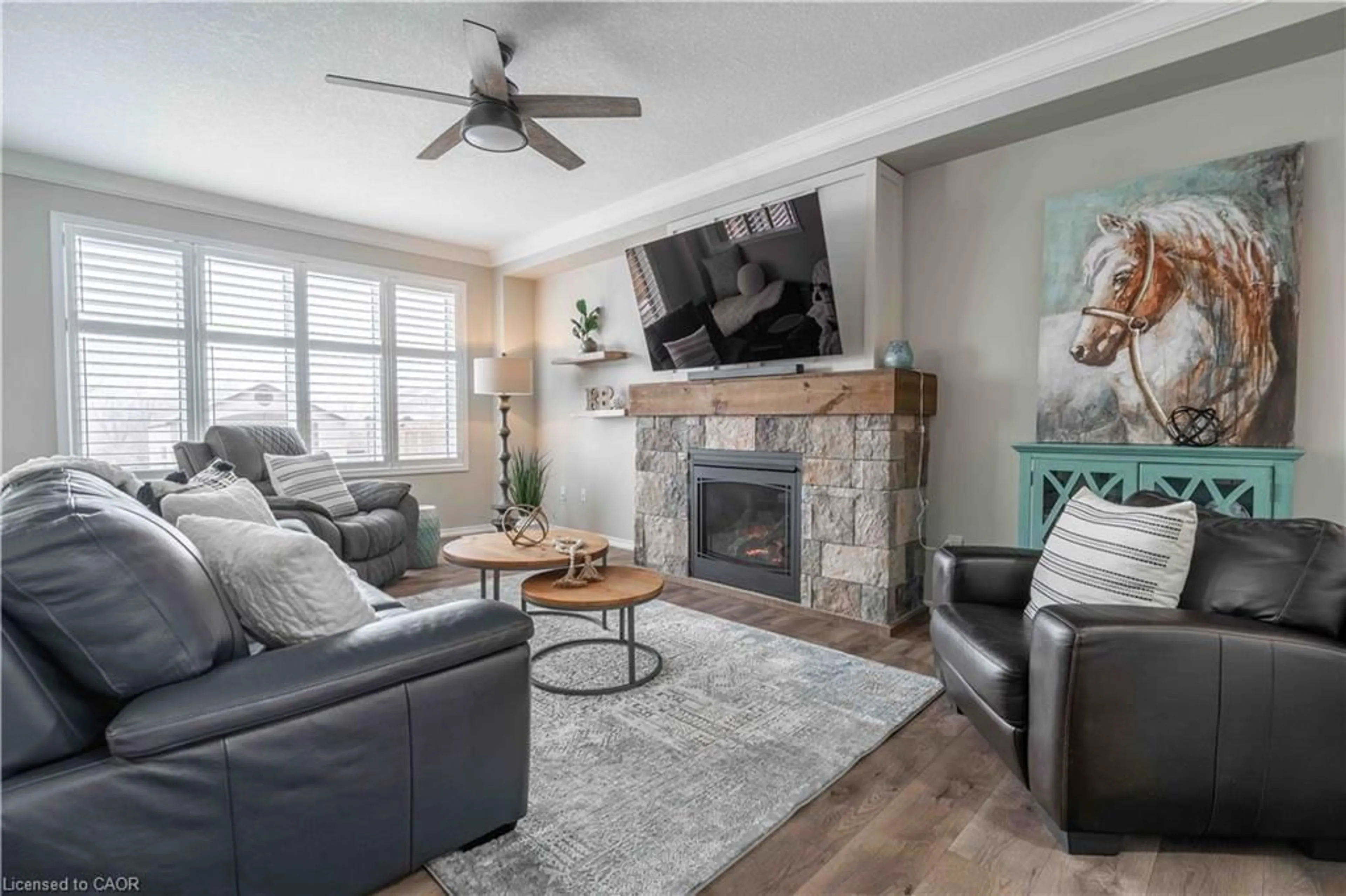 Living room with furniture, unknown for 115 Larry Cres, Caledonia Ontario N3W 0B2