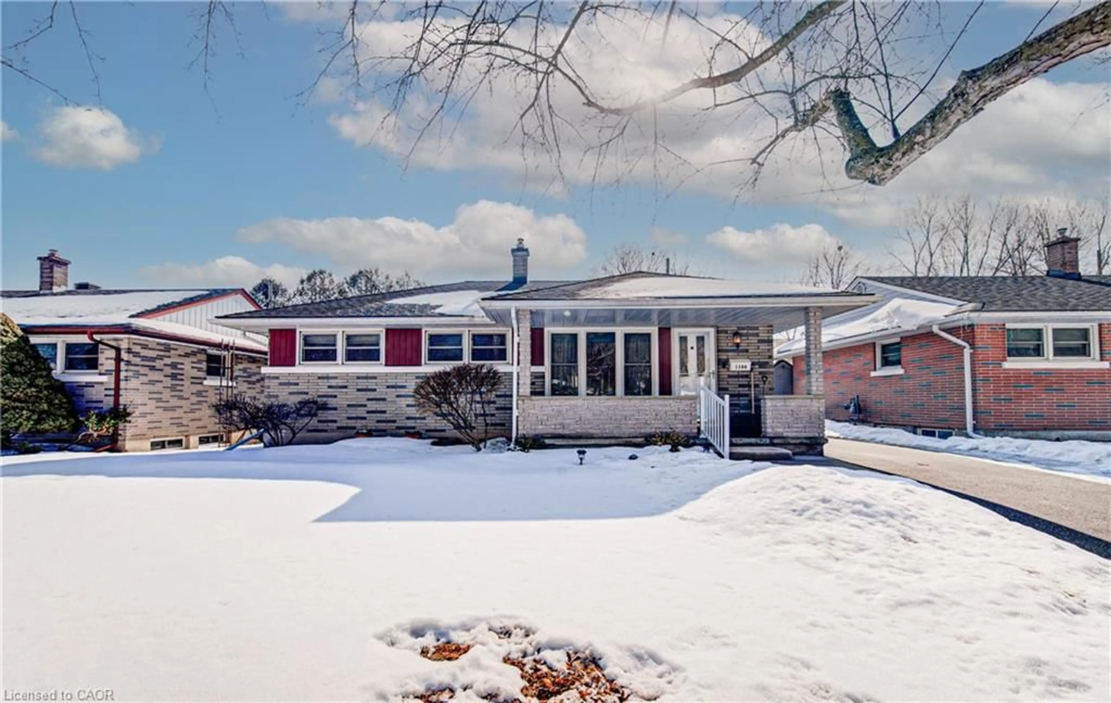 A pic from outside/outdoor area/front of a property/back of a property/a pic from drone, unknown for 1166 Homuth Ave, Cambridge Ontario N3H 2C7