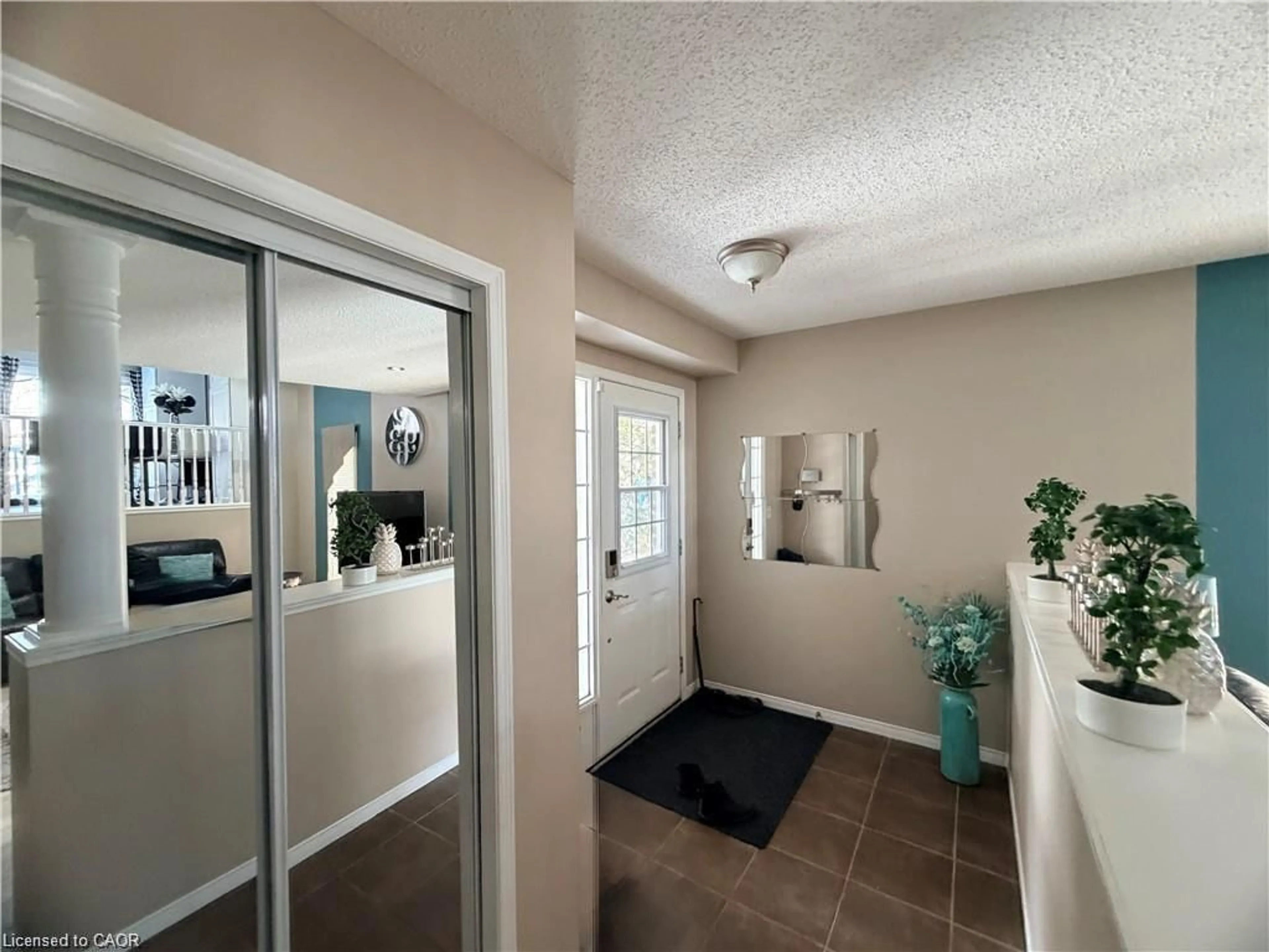 Indoor entryway for 15 Gees Way, Cambridge Ontario N3C 4M5