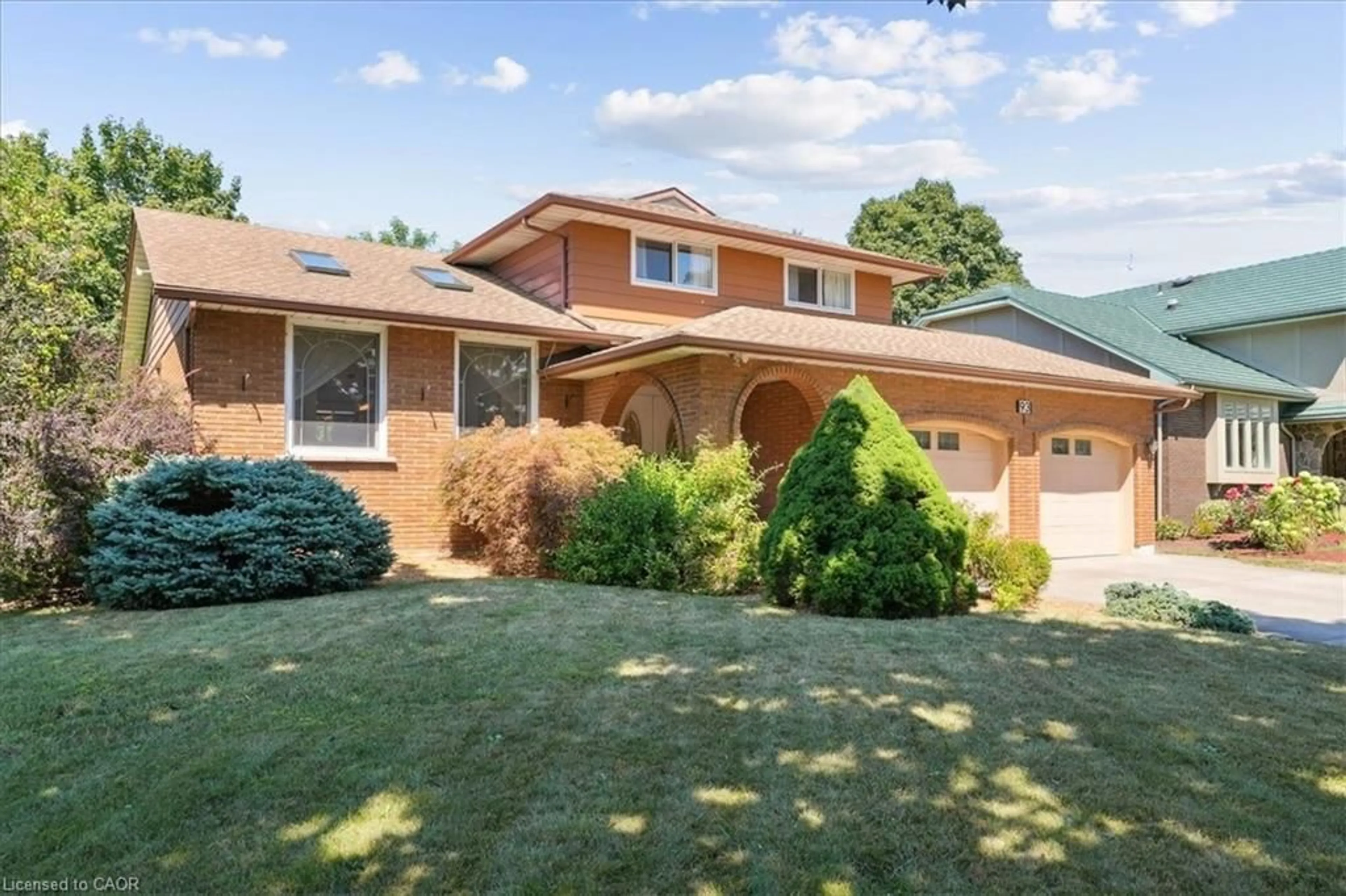 Home with brick exterior material, street for 93 Westgate Park Dr, St. Catharines Ontario L2N 5X1