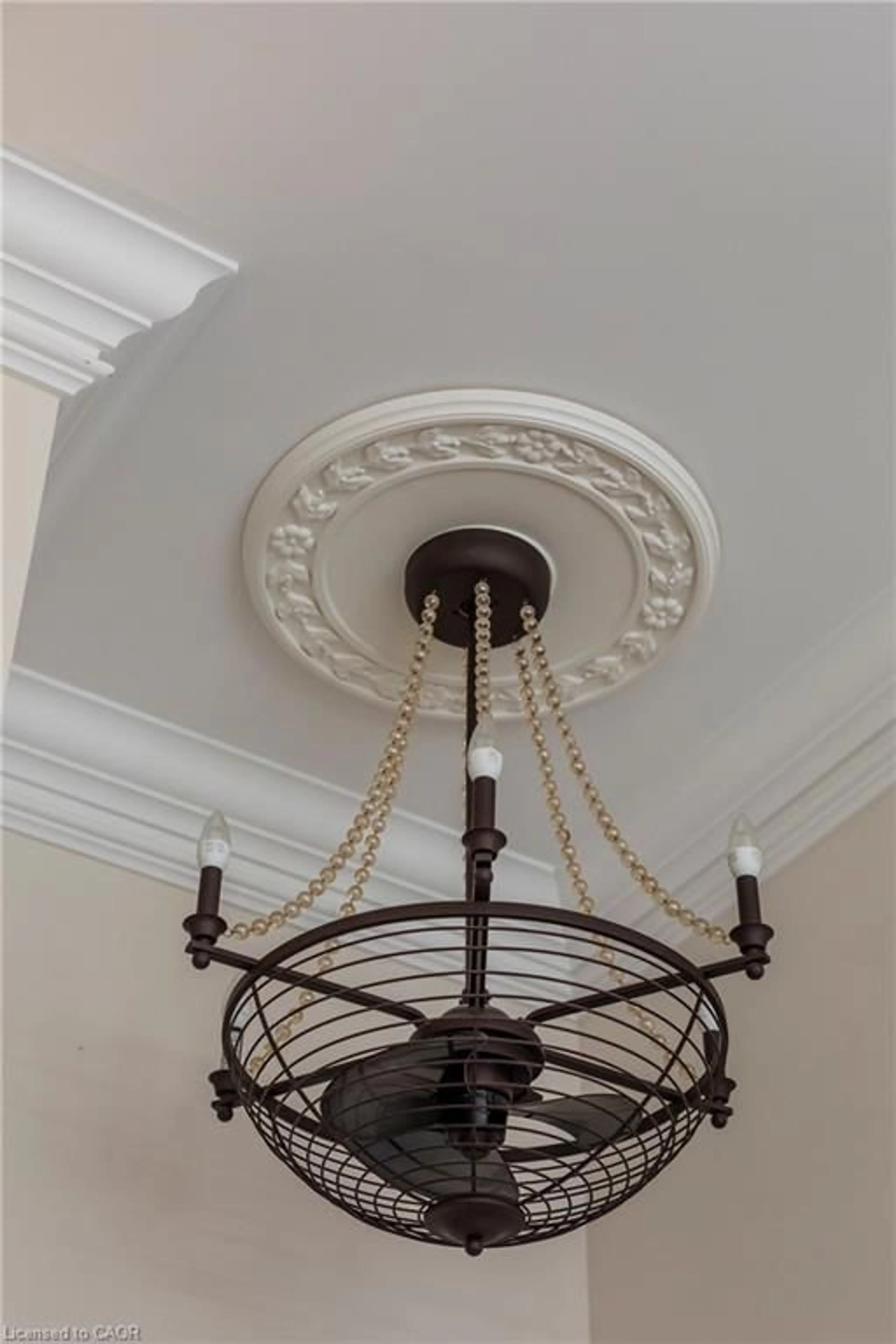 Indoor foyer for 397 King St #207, Dundas Ontario L9H 1W9