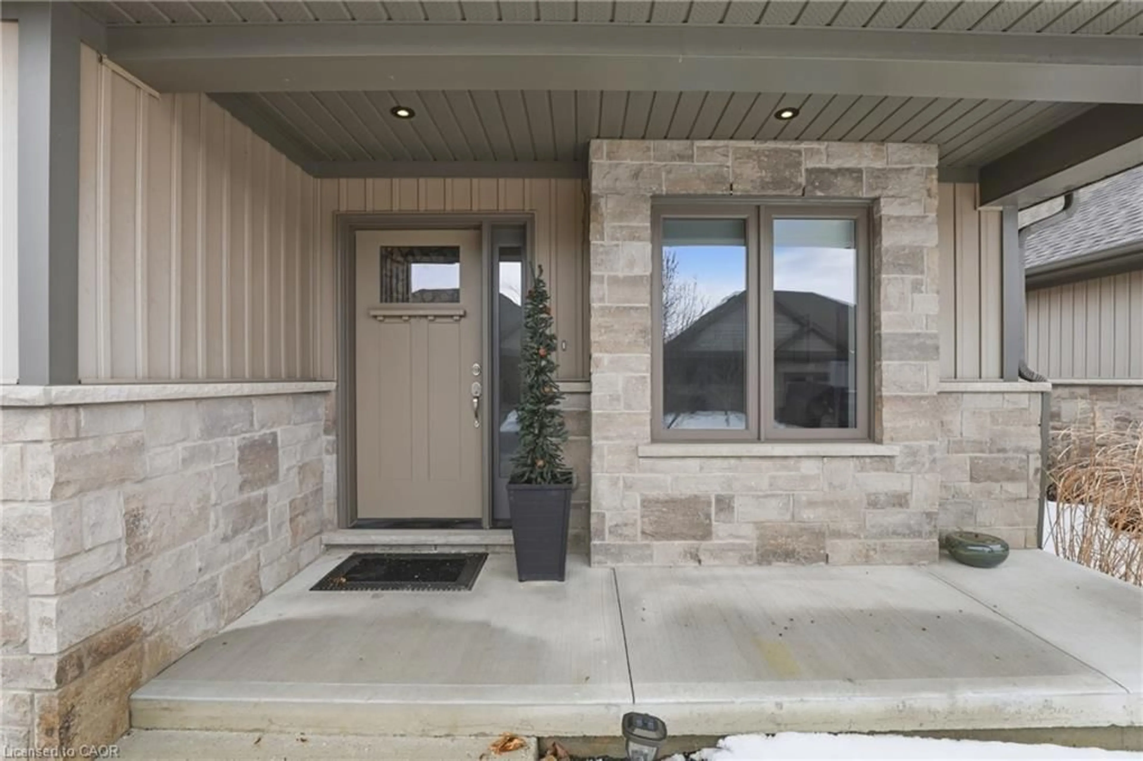 Indoor entryway for 23 Richard Cres, Smithville Ontario L0R 2A0