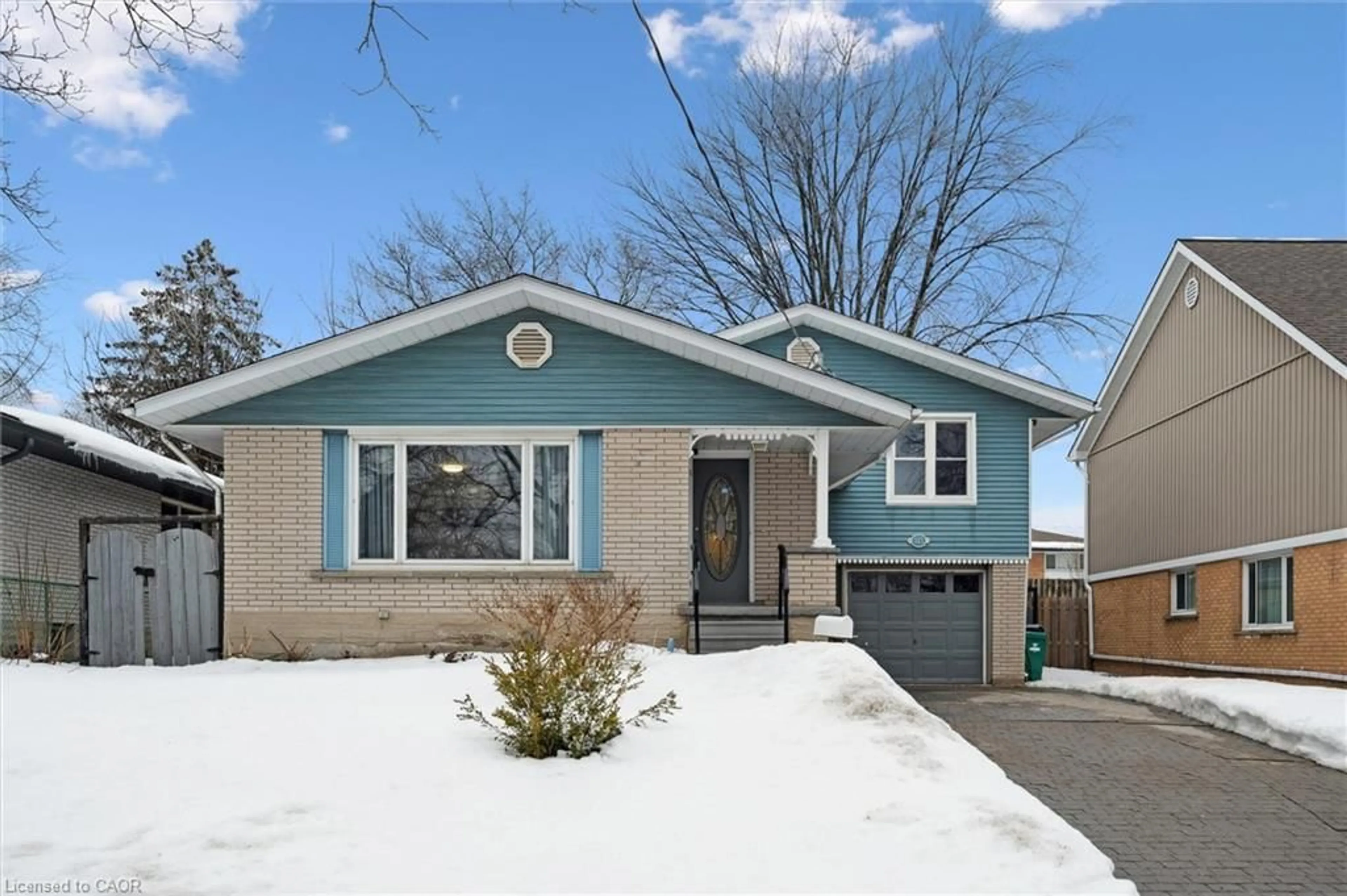 Home with brick exterior material, street for 115 Sweetbriar Dr, Kitchener Ontario N2M 4S8