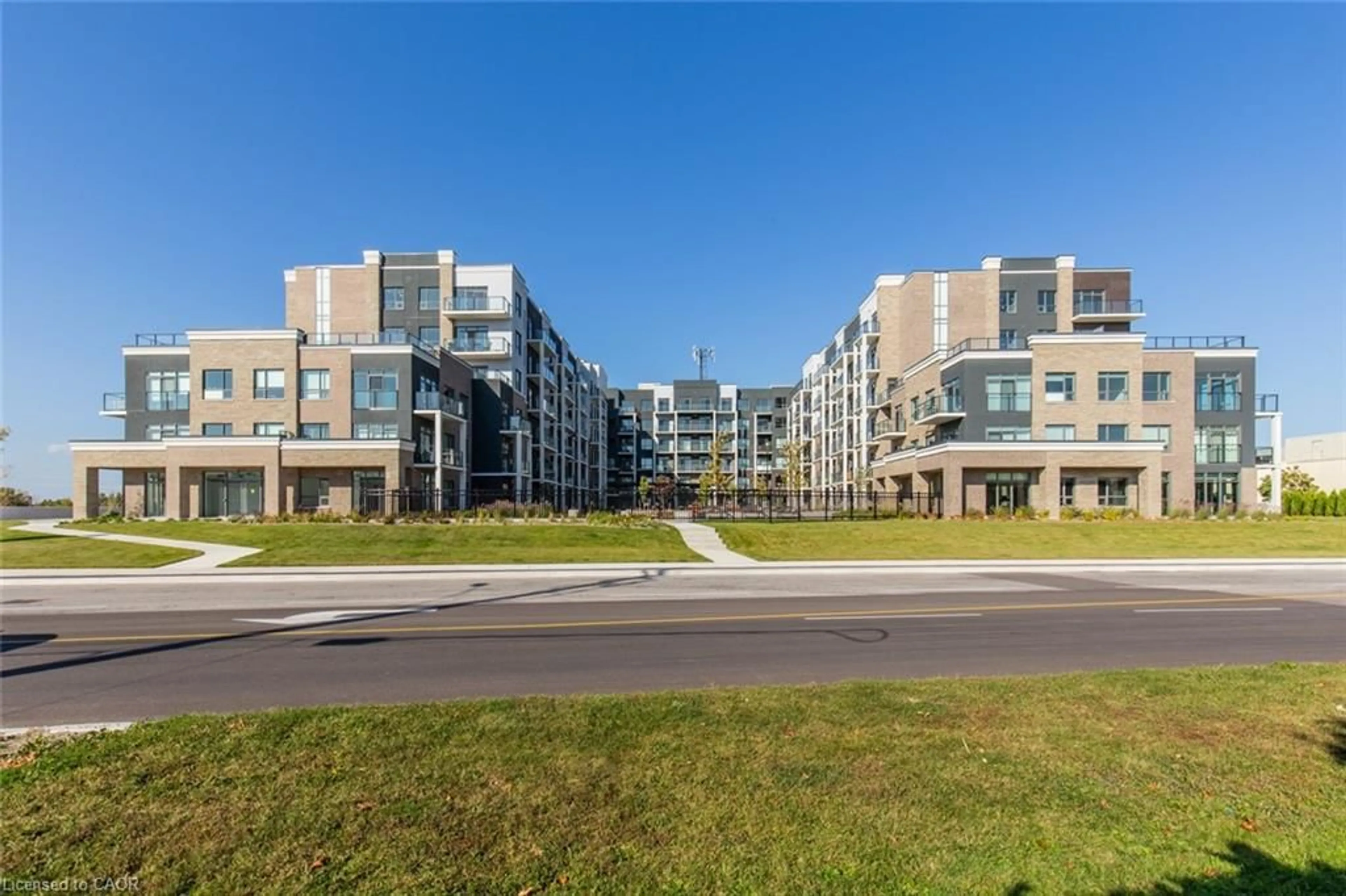 A pic from outside/outdoor area/front of a property/back of a property/a pic from drone, building for 5055 Greenlane Rd #611, Beamsville Ontario L0R 1B3