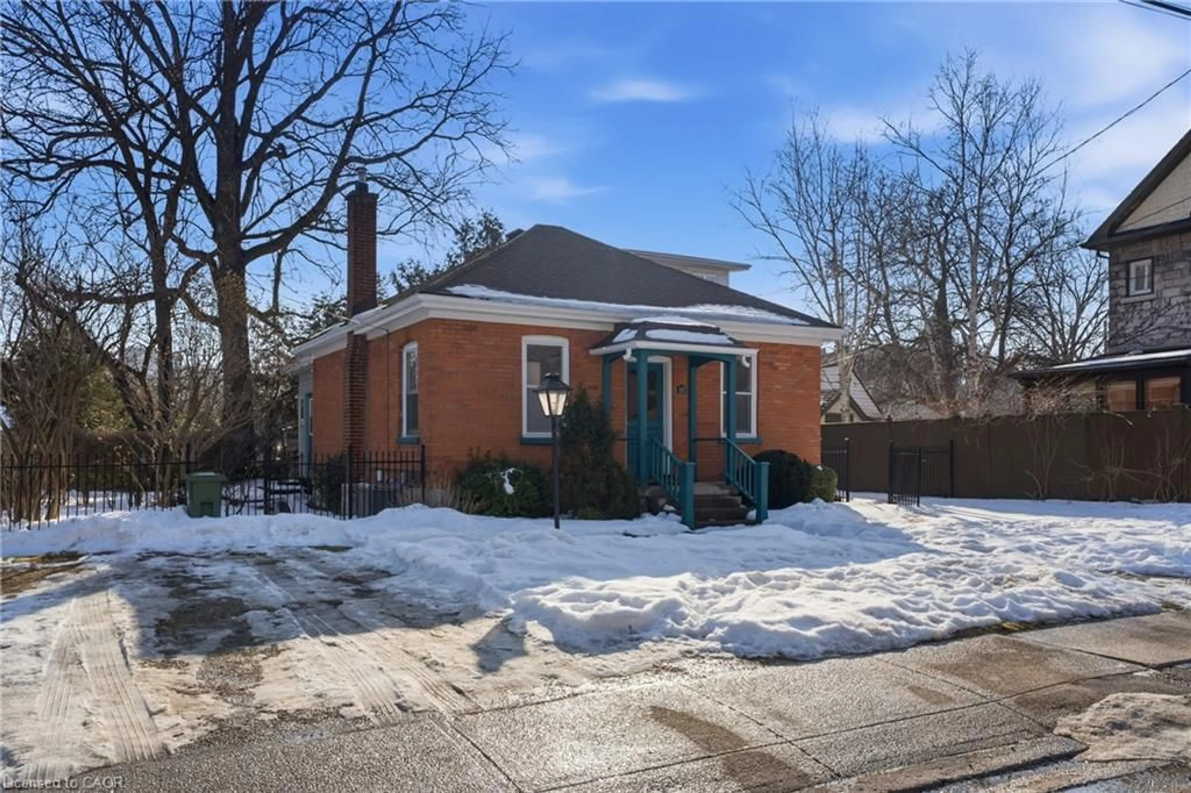 Home with brick exterior material, street for 60 Park St, Dundas Ontario L9H 1X2