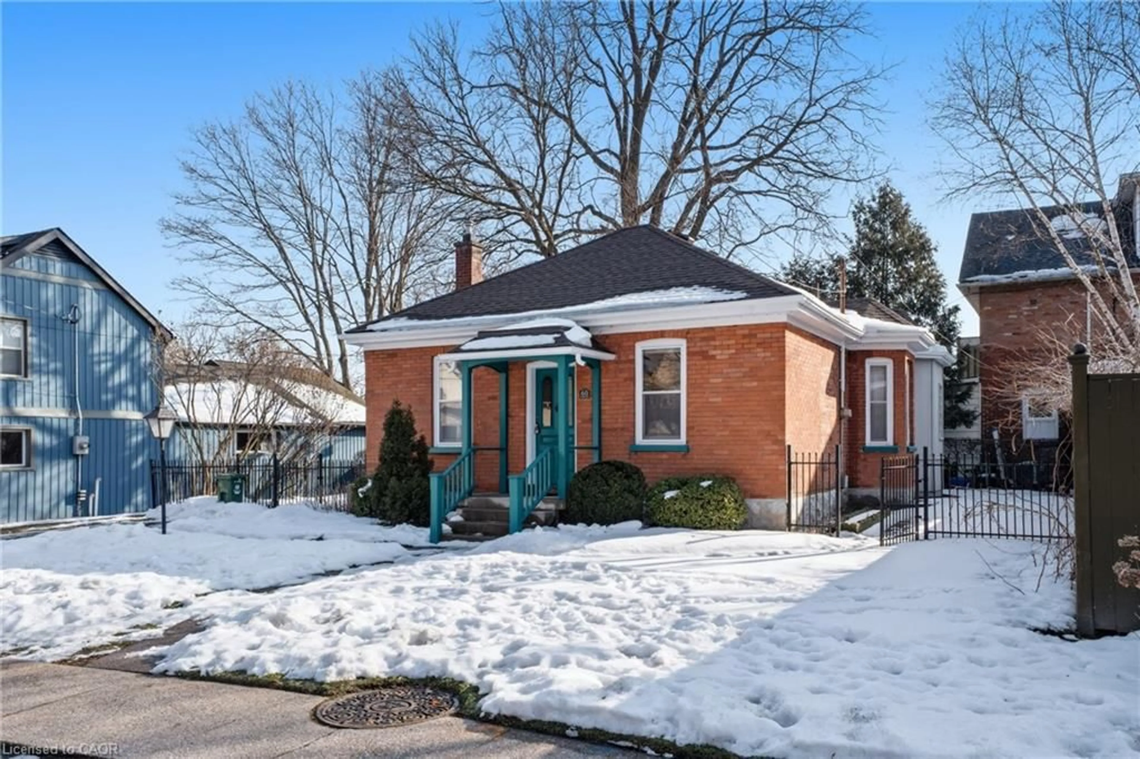 Home with brick exterior material, street for 60 Park St, Dundas Ontario L9H 1X2