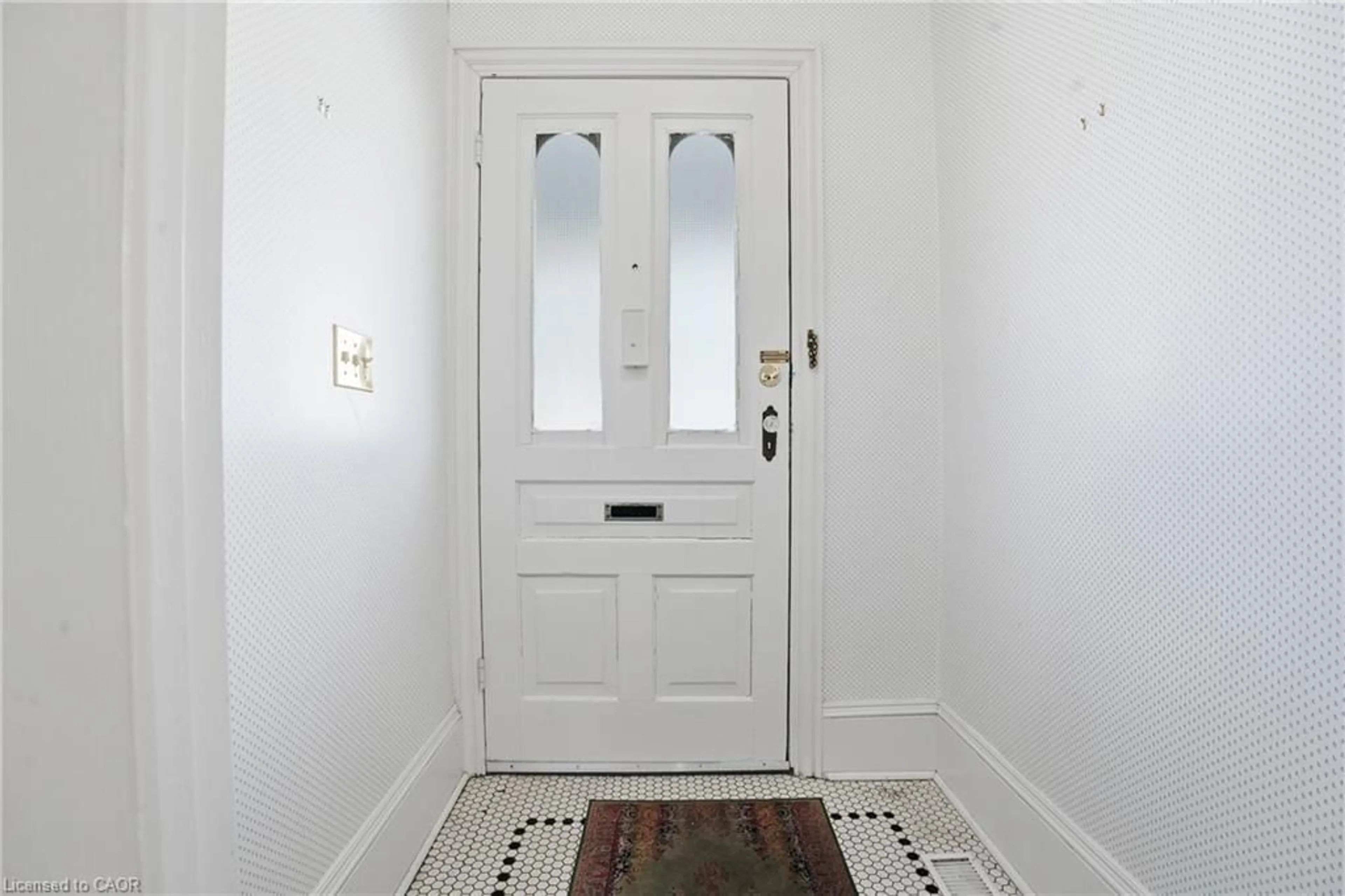 Indoor entryway for 60 Park St, Dundas Ontario L9H 1X2