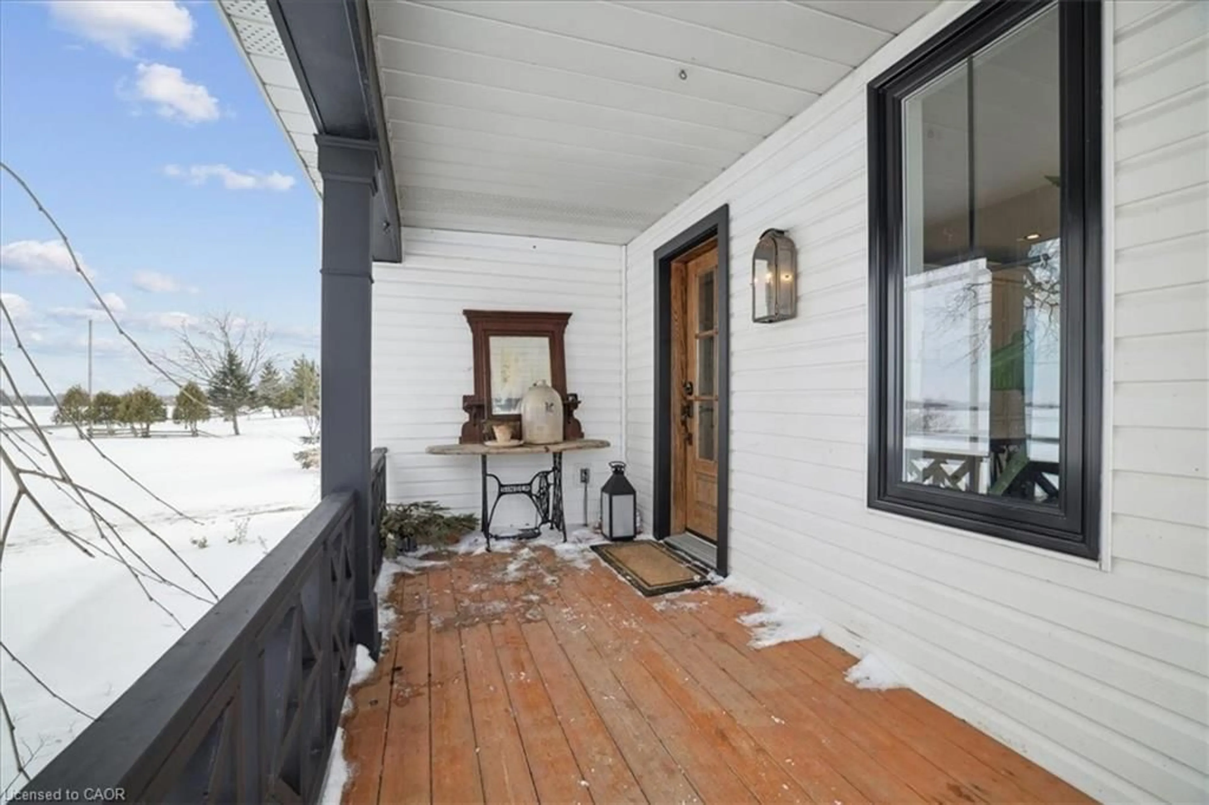 Indoor entryway for 110 Cream St, Fenwick Ontario L0S 1C0