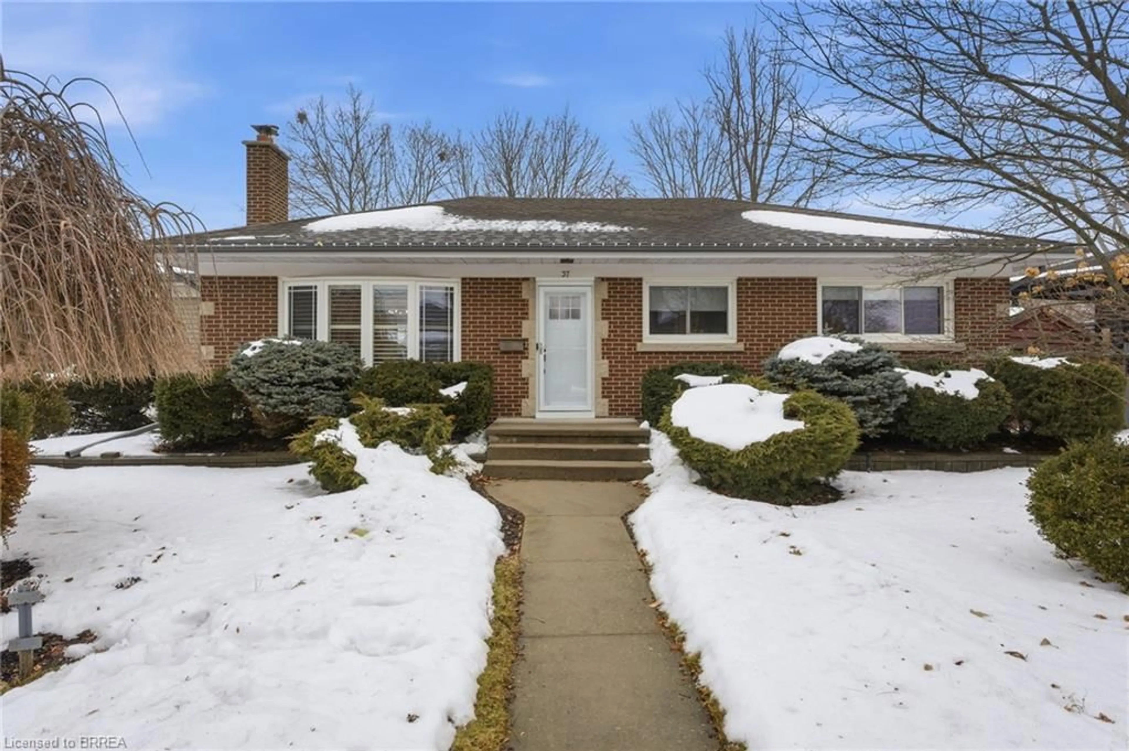 Home with brick exterior material, street for 37 Hillier Cres, Brantford Ontario N3R 1X3