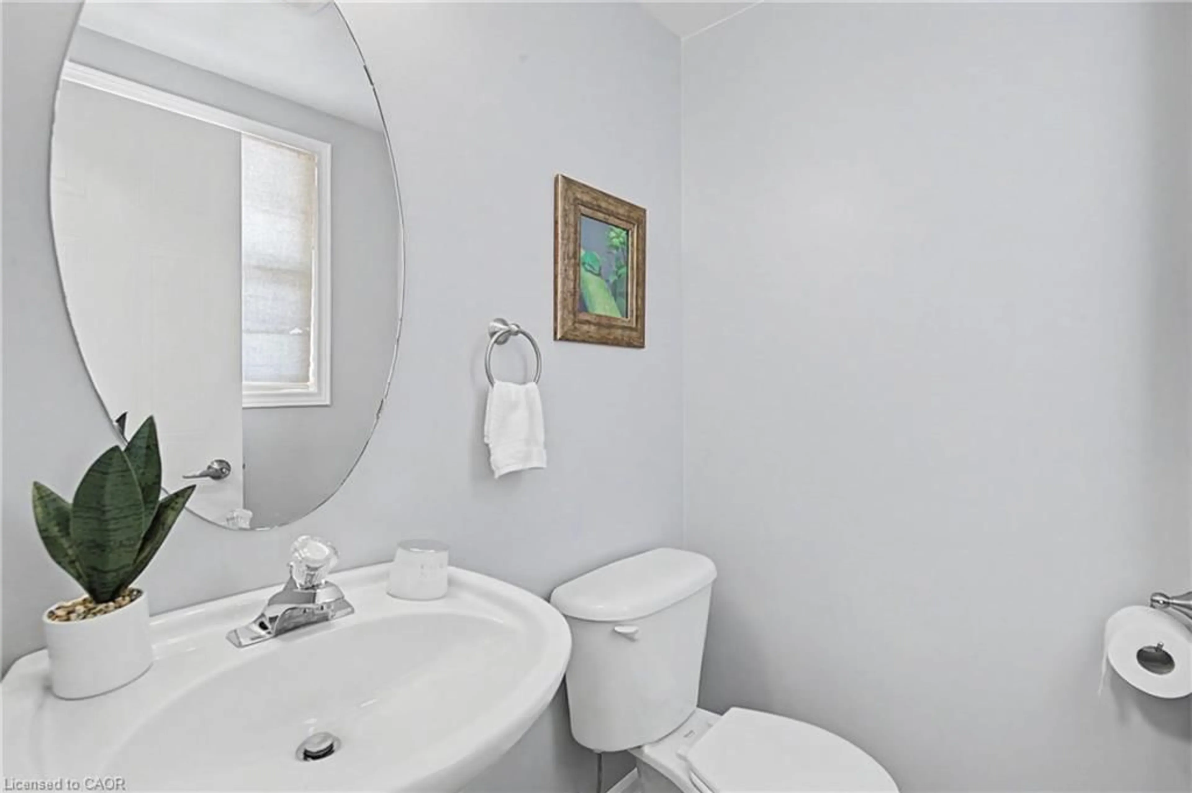 Standard bathroom, unknown for 919 Veronica Crt, Kitchener Ontario N2A 4G4