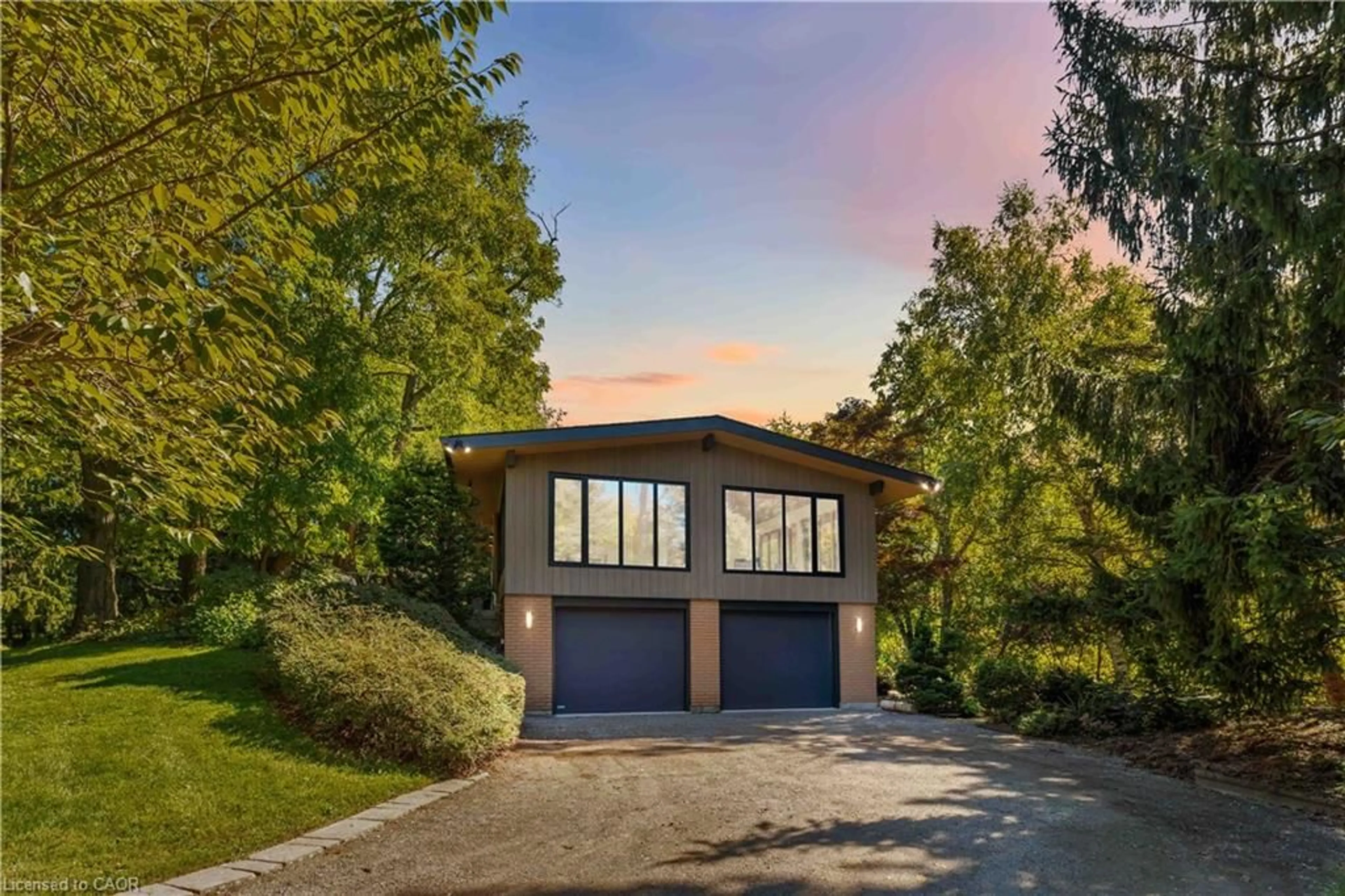 Home with brick exterior material, street for 154 Middletown Rd, Dundas Ontario L9H 5E1