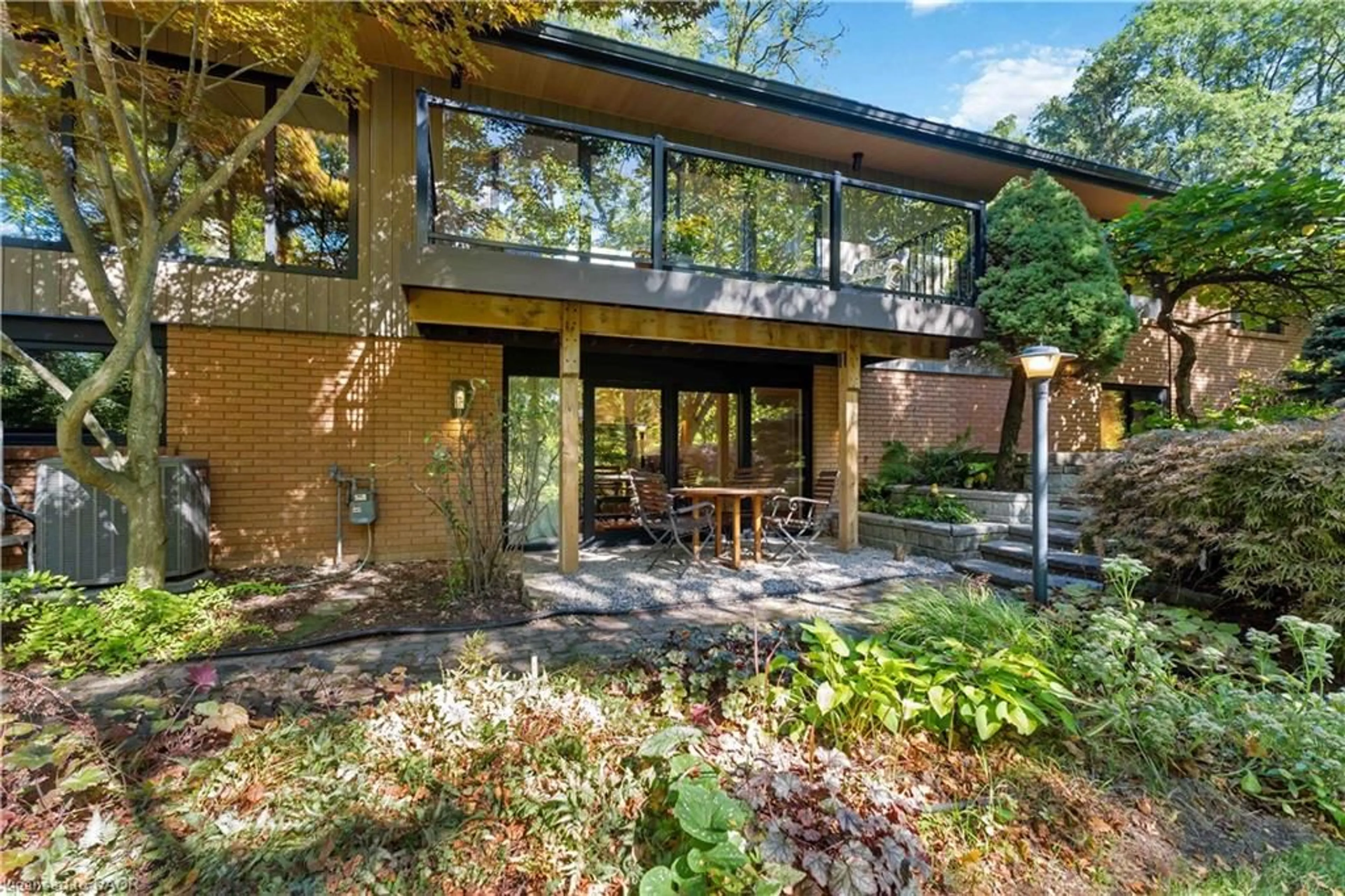 Home with brick exterior material, forest/trees view for 154 Middletown Rd, Dundas Ontario L9H 5E1