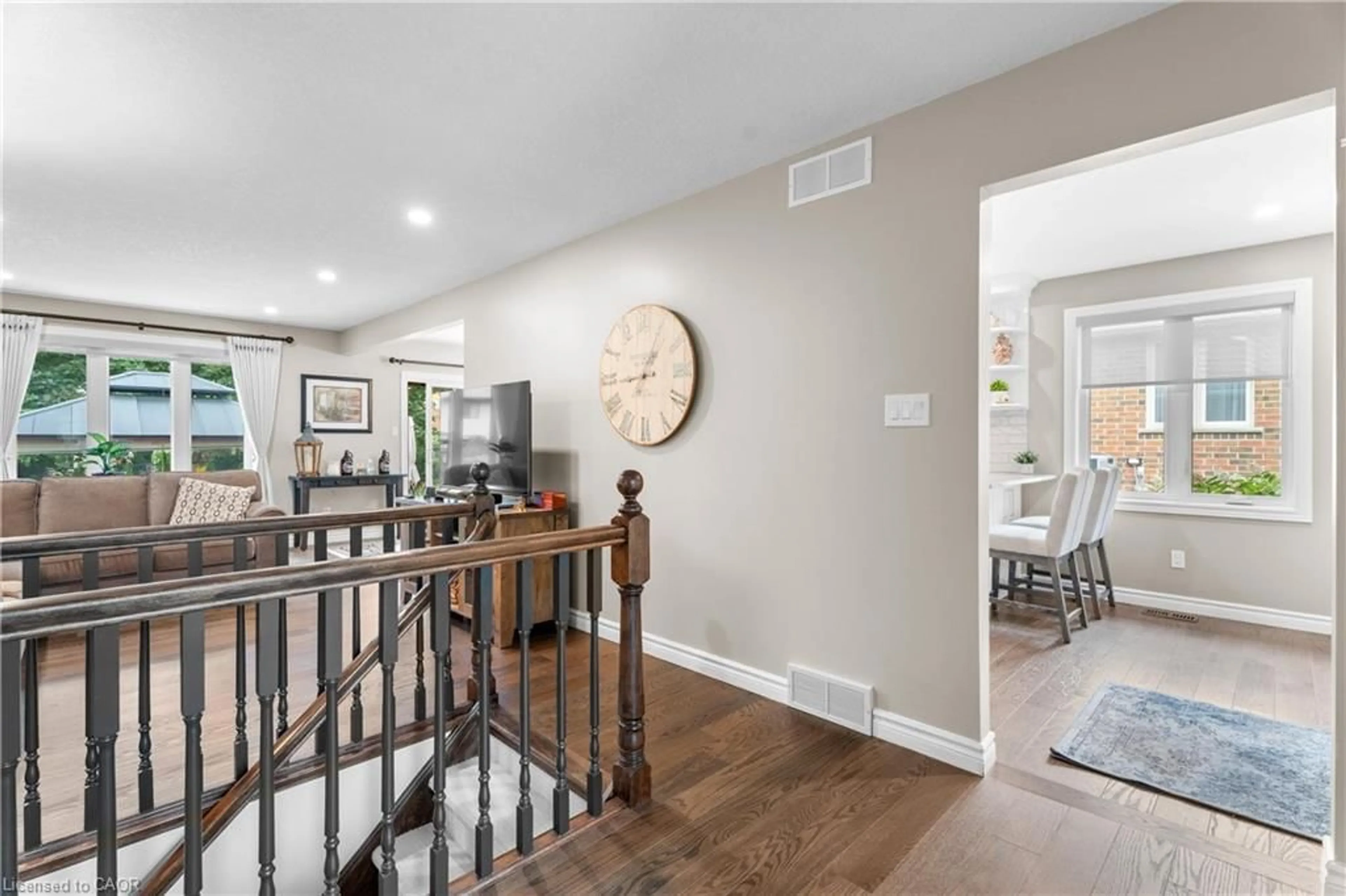 Indoor entryway for 28 Keating Dr, Elora Ontario N0B 1S0