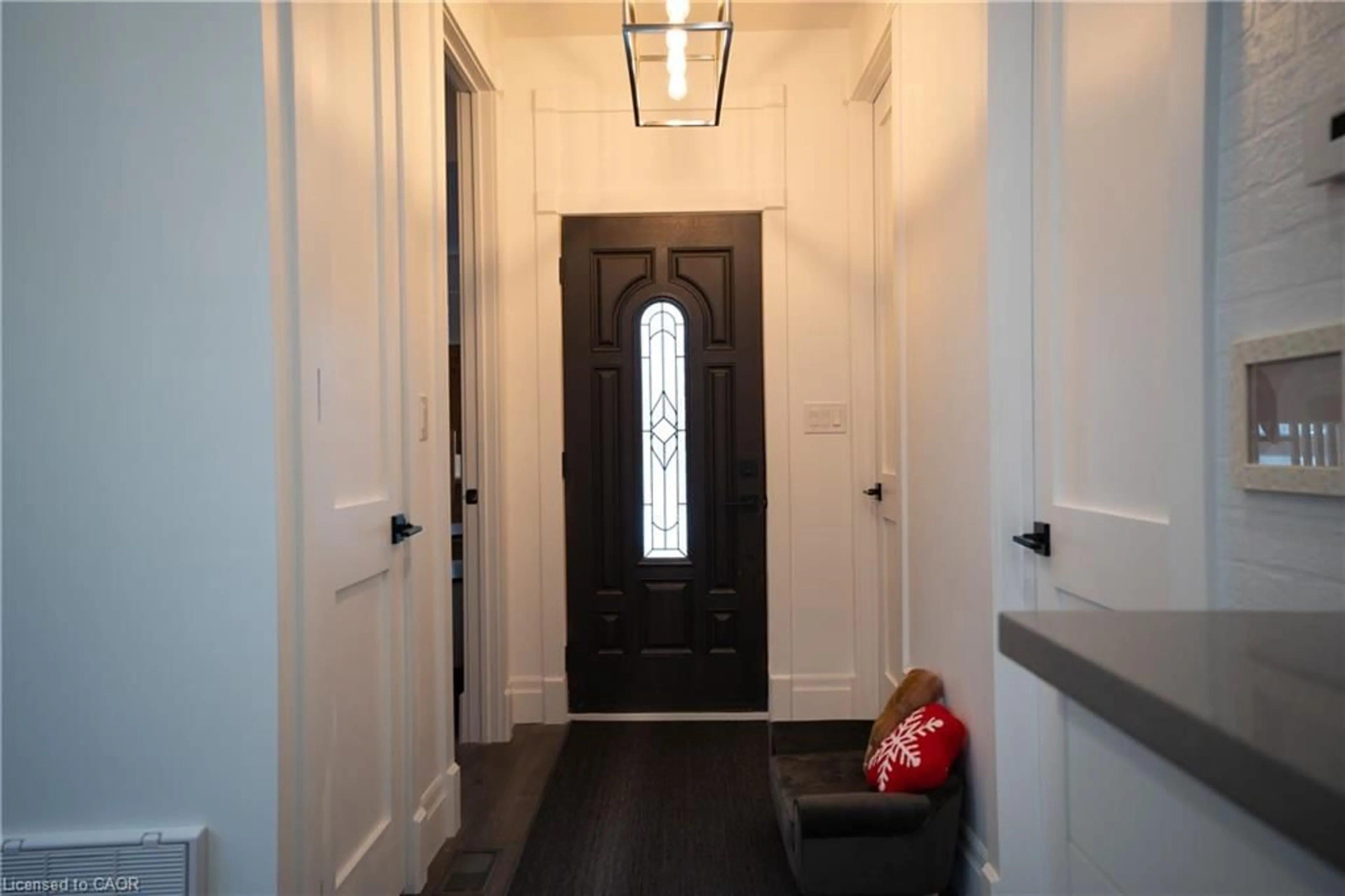 Indoor entryway for 17 Haddington St, Cambridge Ontario N1R 3P8