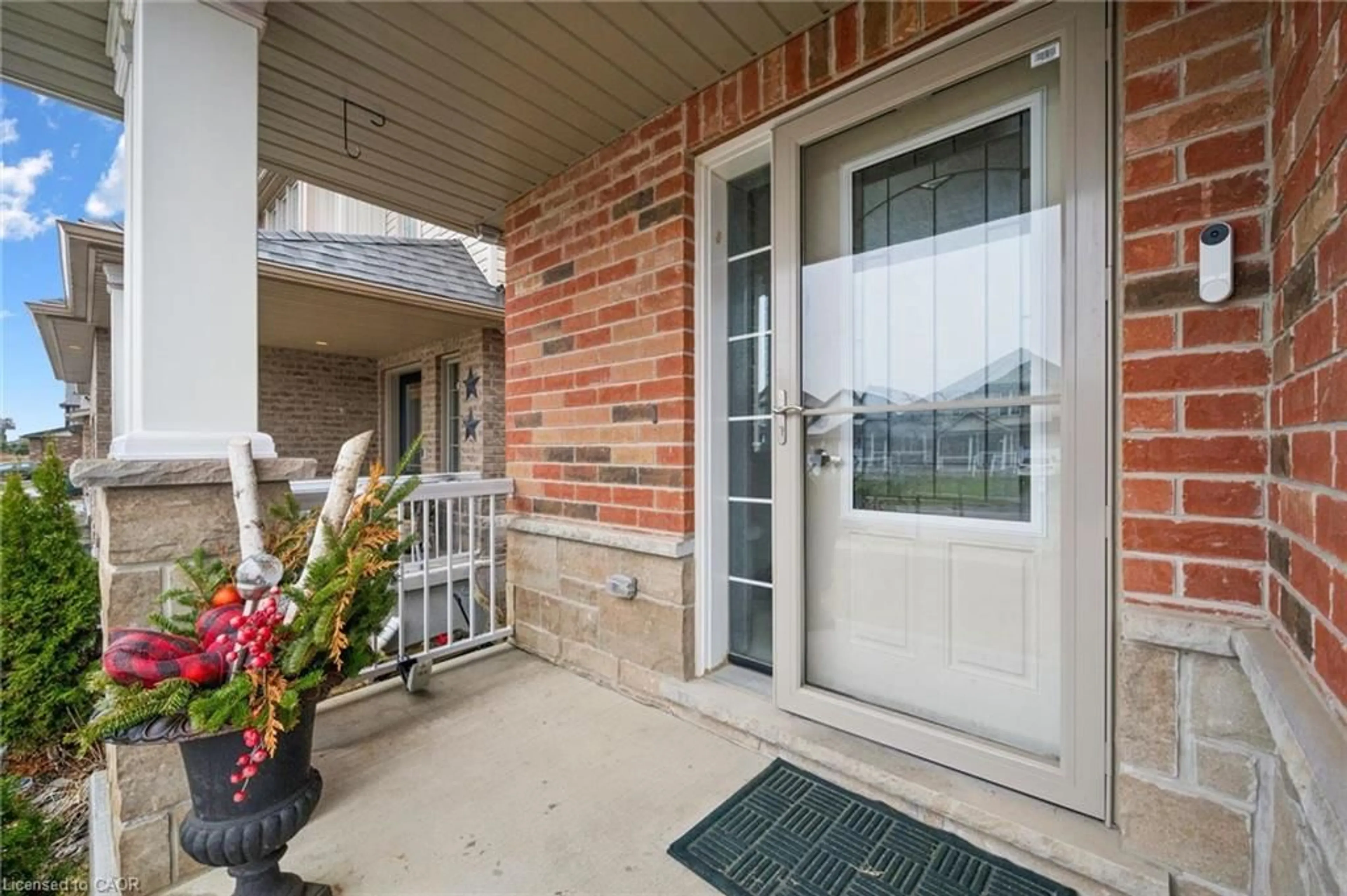 Indoor entryway for 354 Finoro Cres, Elmira Ontario N3B 0C3