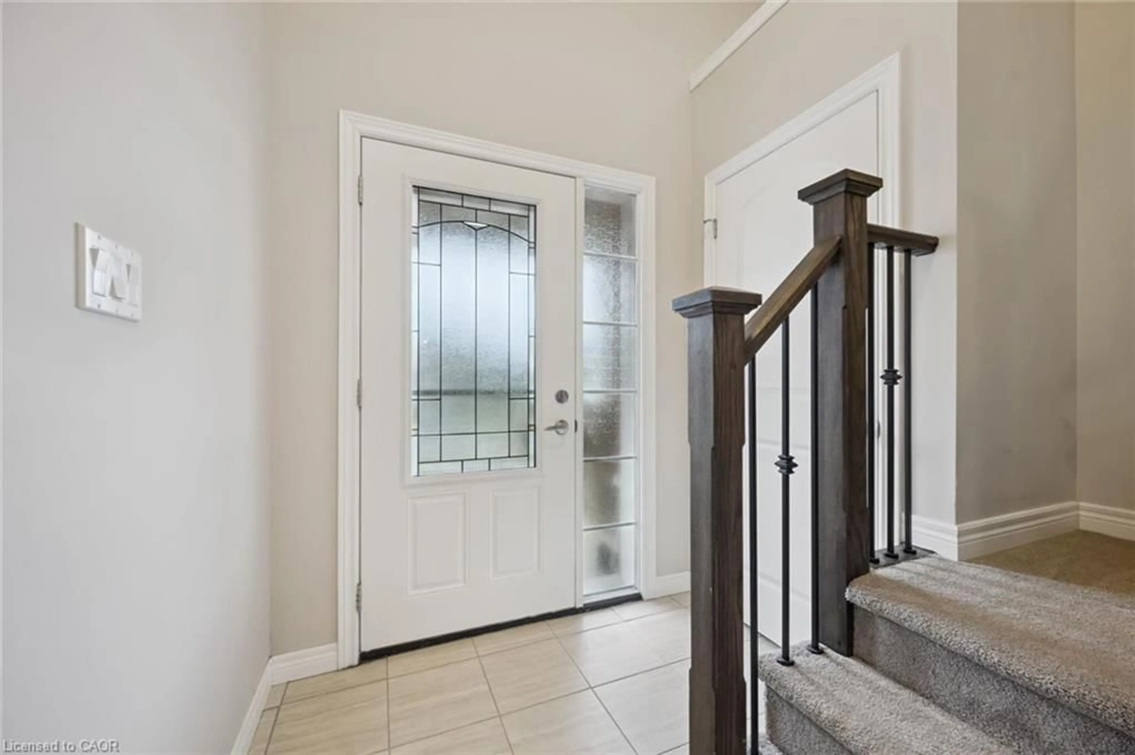 Indoor entryway for 354 Finoro Cres, Elmira Ontario N3B 0C3