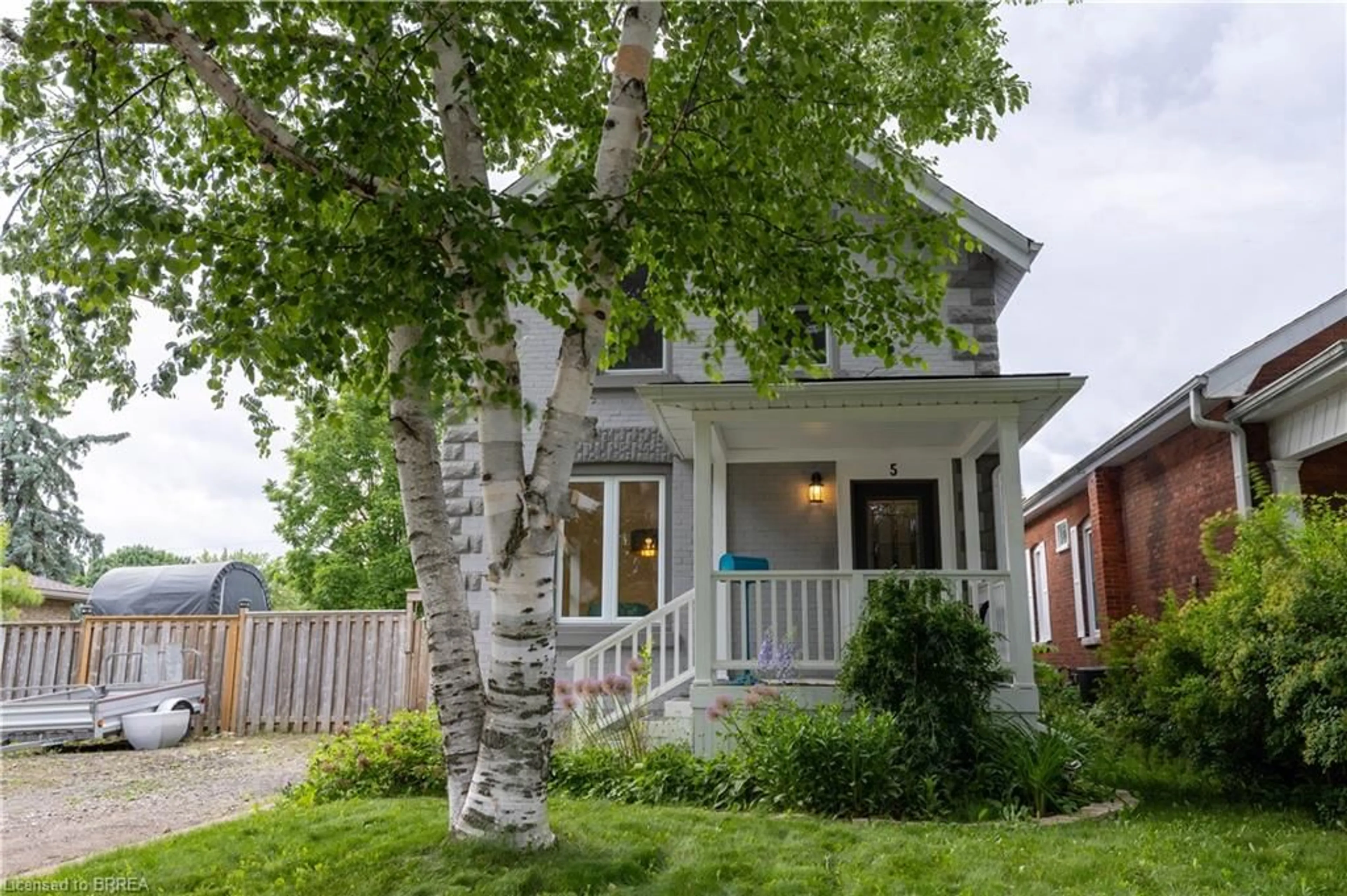 Home with brick exterior material, street for 5 Wellington St, Paris Ontario N3L 1S3