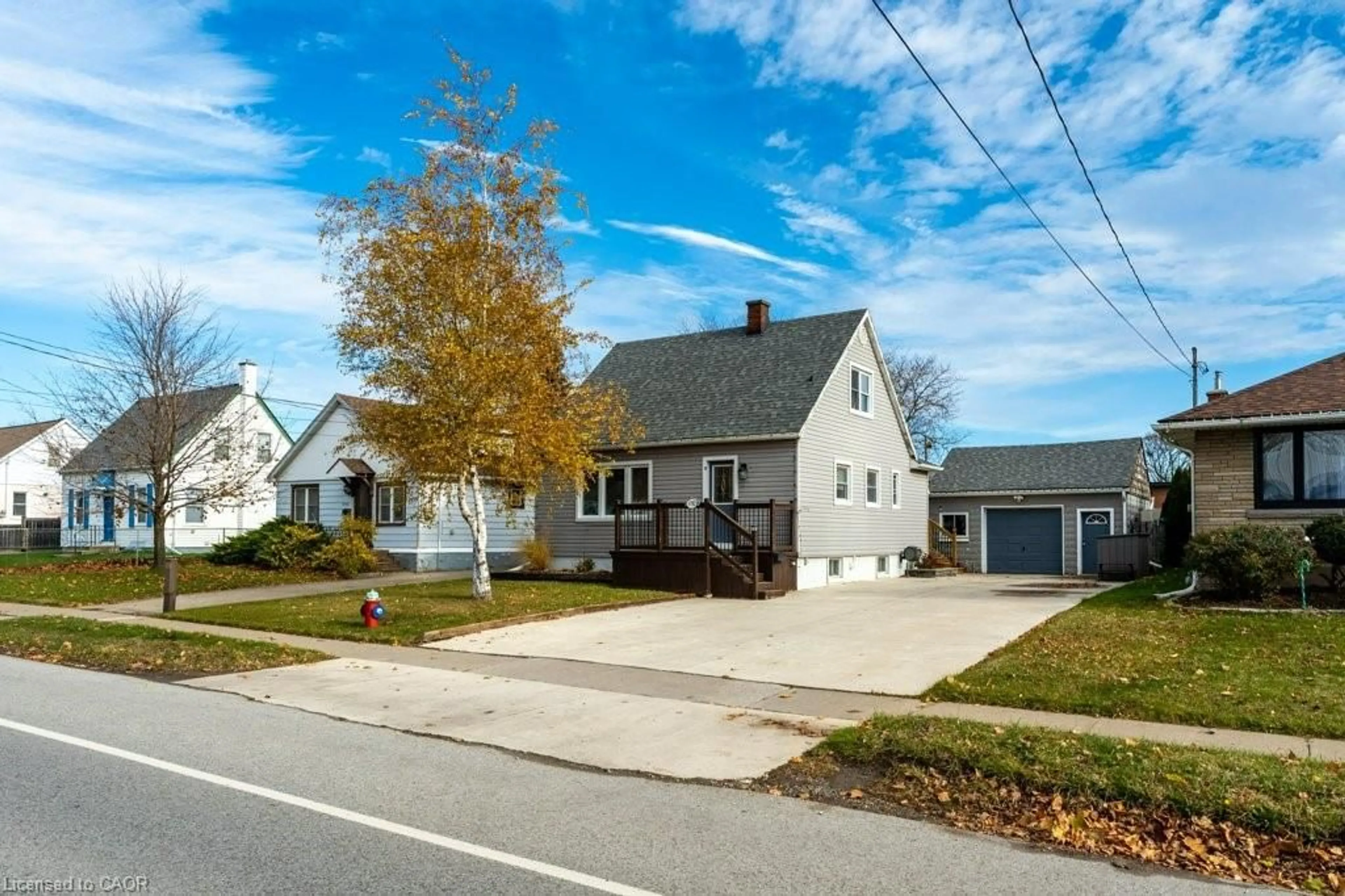 Home with vinyl exterior material, street for 6782 Dorchester Rd, Niagara Falls Ontario L2G 5T9