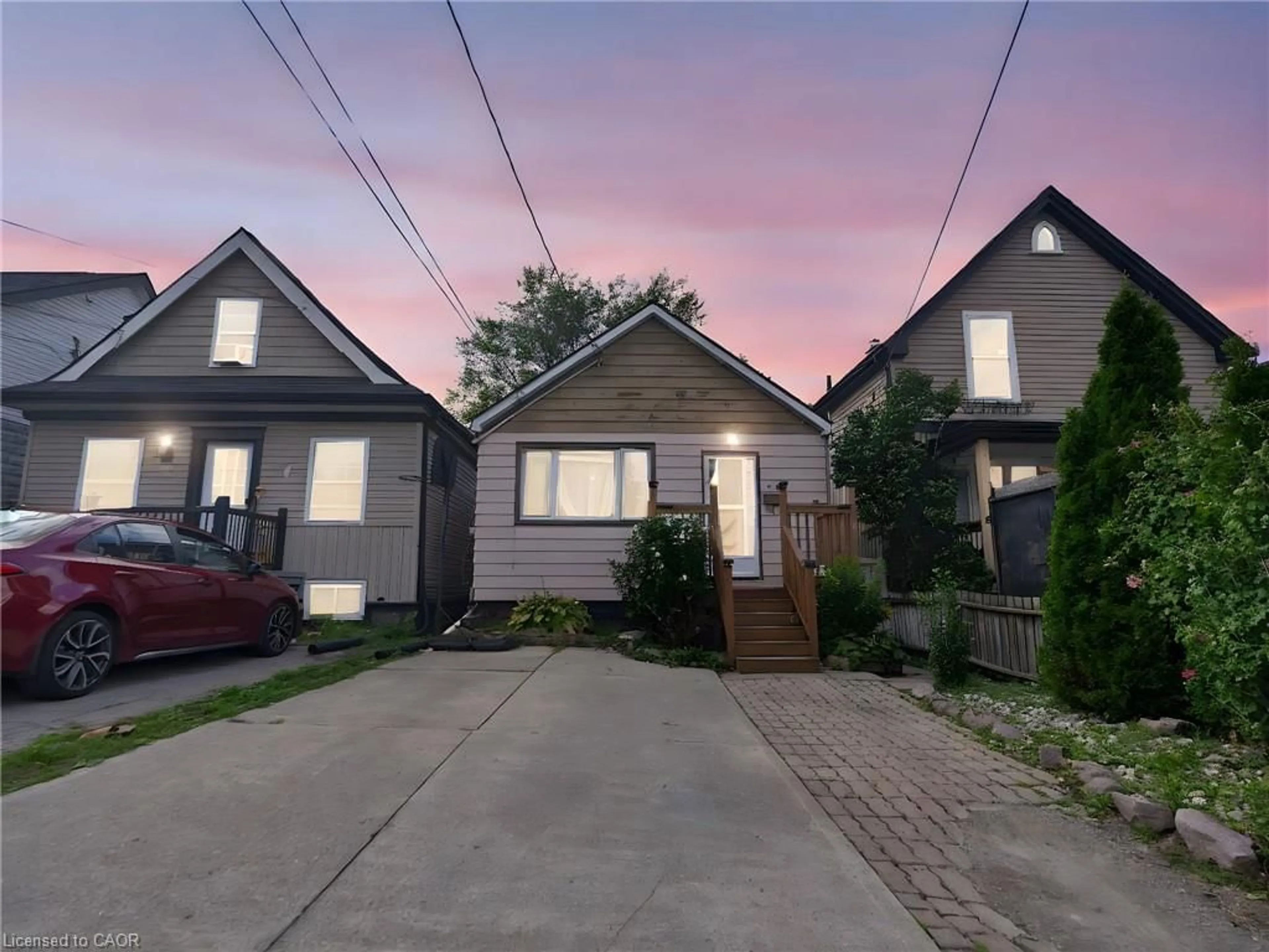 Unknown for 210 East 24th St, Hamilton Ontario L8V 2Y4