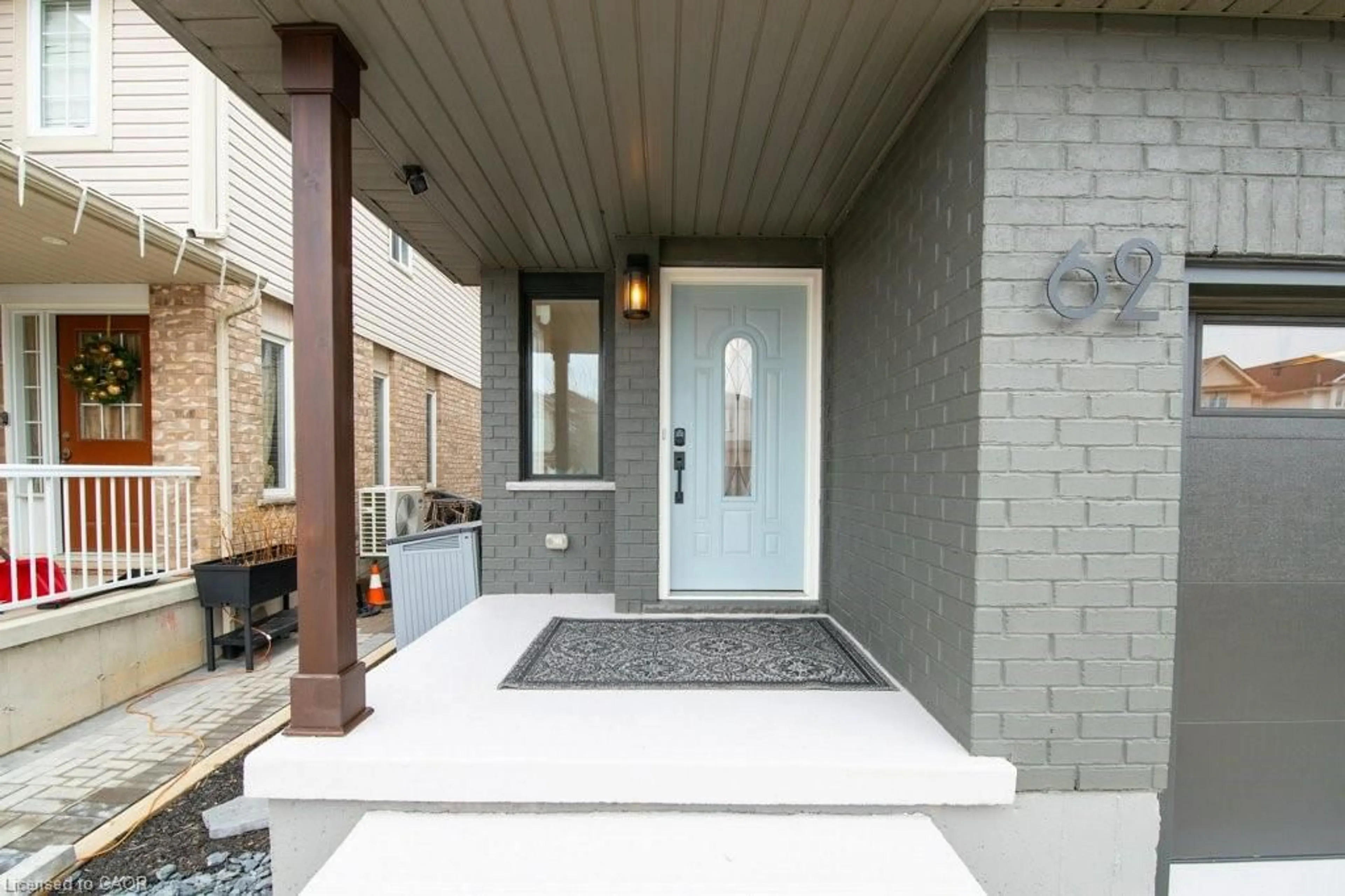 Indoor entryway for 62 Tottenham St, Kitchener Ontario N2R 1V2
