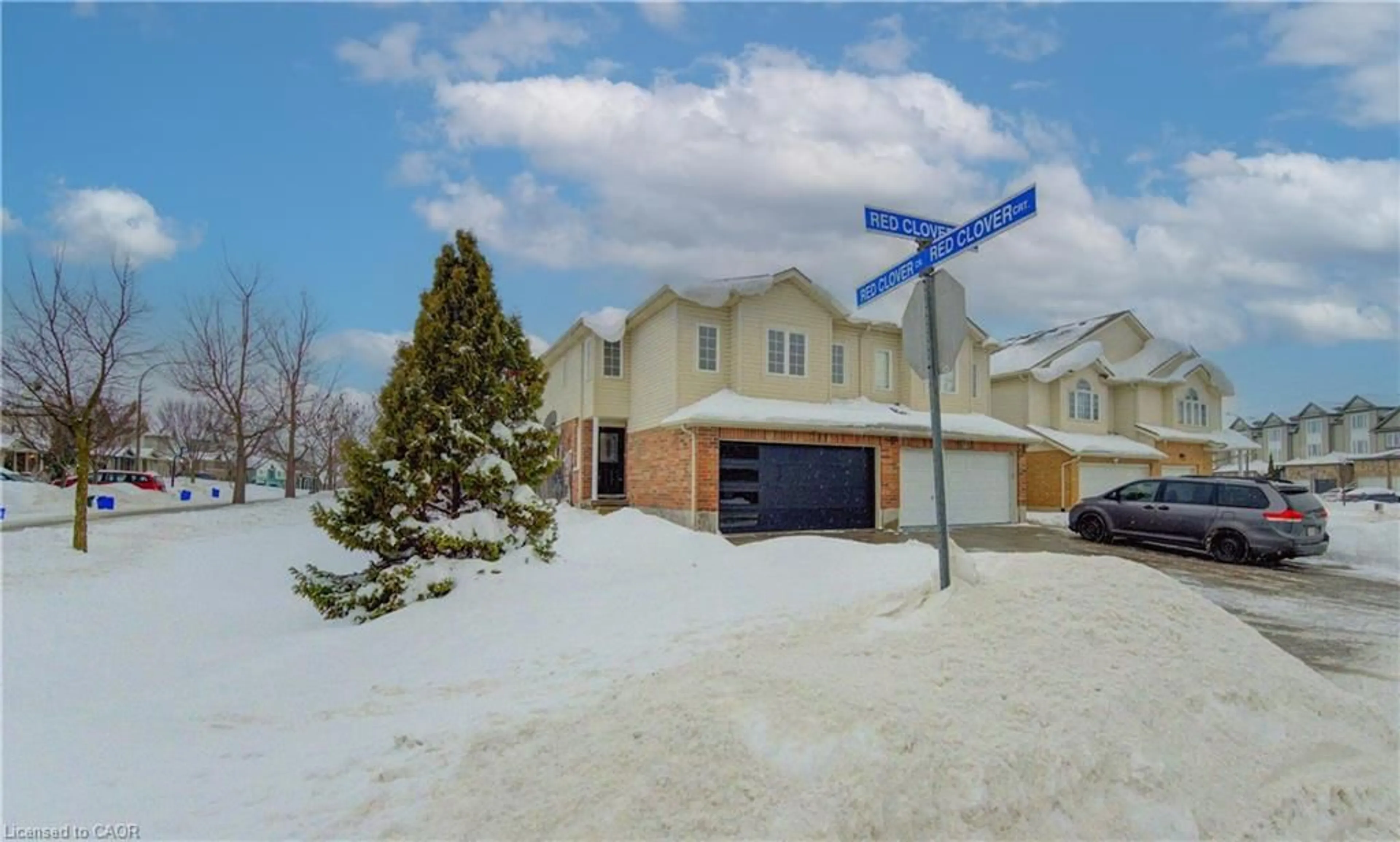 A pic from outside/outdoor area/front of a property/back of a property/a pic from drone, street for 40 Red Clover Cres, Kitchener Ontario N2E 4G8