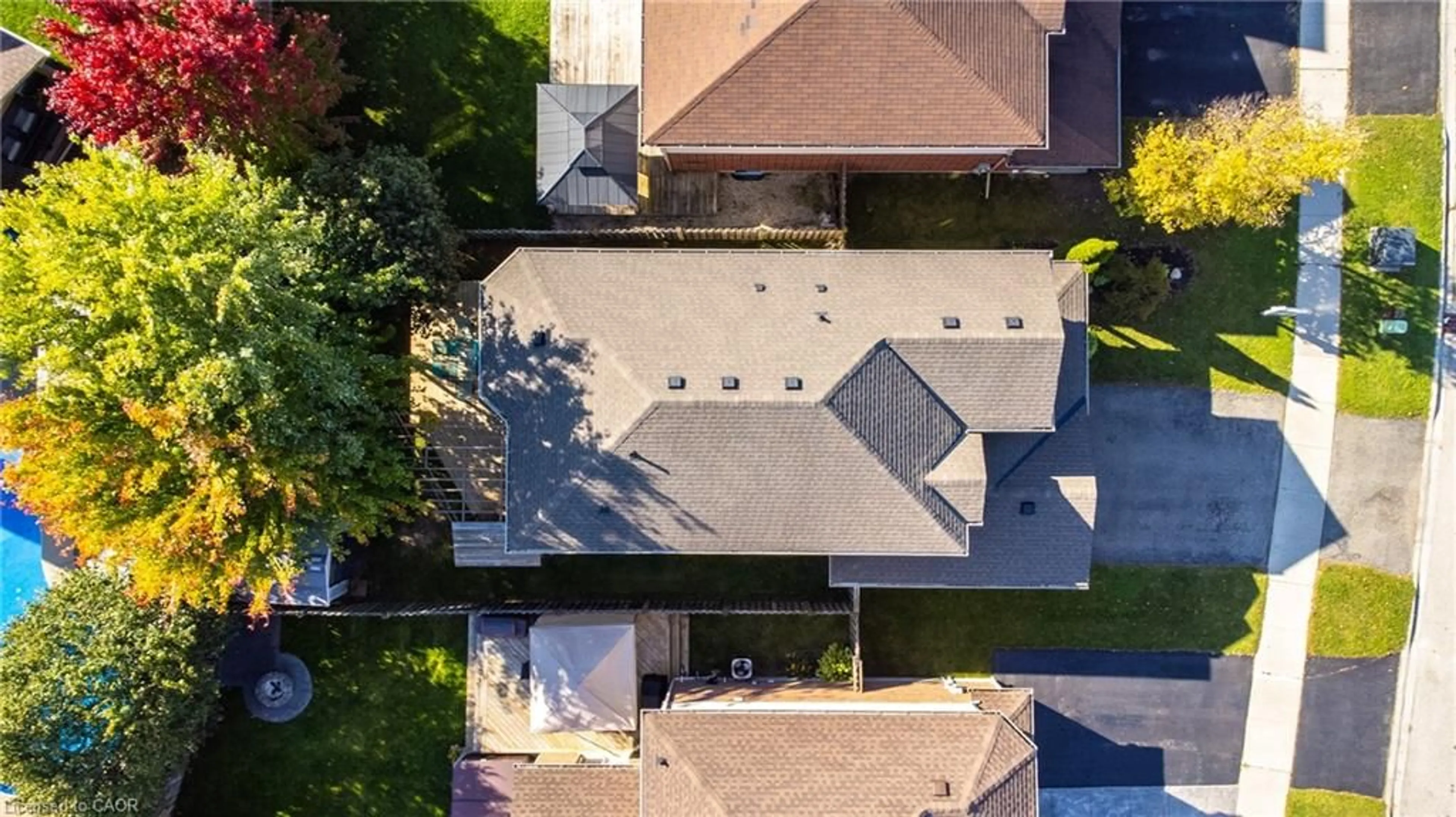 A pic from outside/outdoor area/front of a property/back of a property/a pic from drone, street for 153 Porchlight Dr, Elmira Ontario N3B 0A3