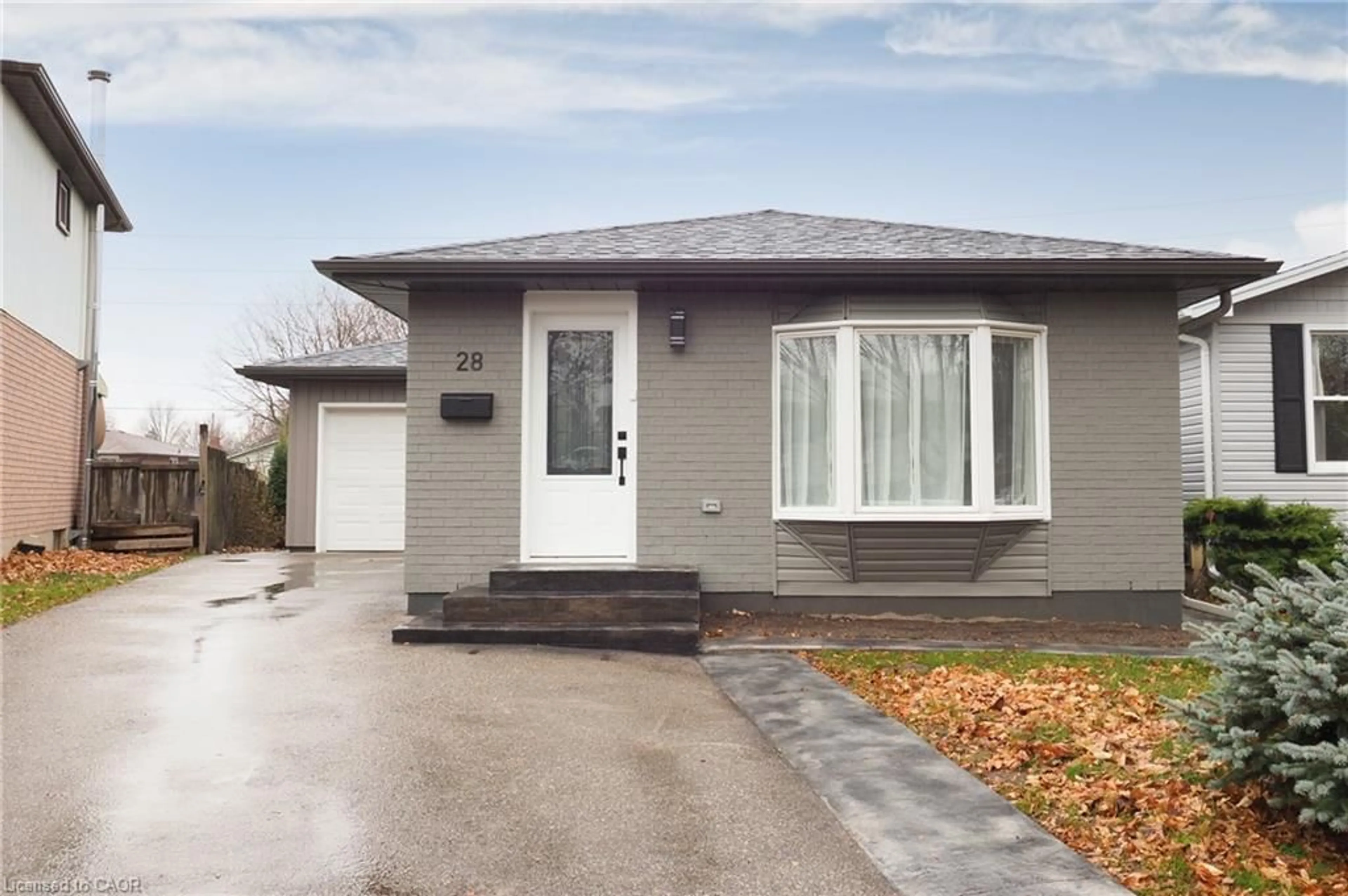 Home with vinyl exterior material, street for 28 Nautical Rd, Brantford Ontario N3P 1G6