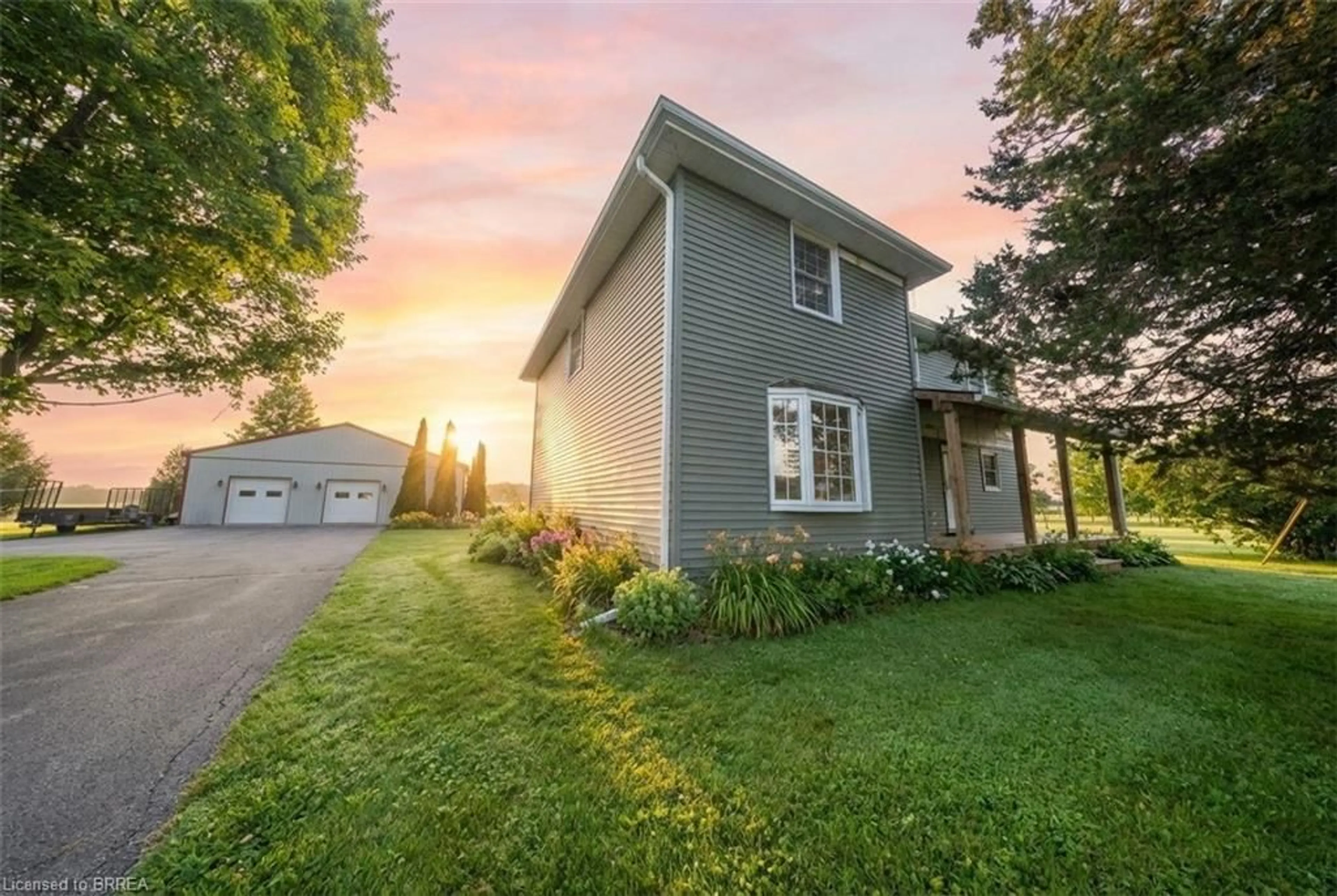 A pic from outside/outdoor area/front of a property/back of a property/a pic from drone, street for 476 Middle Townline Rd, Burford Ontario N0E 1A0