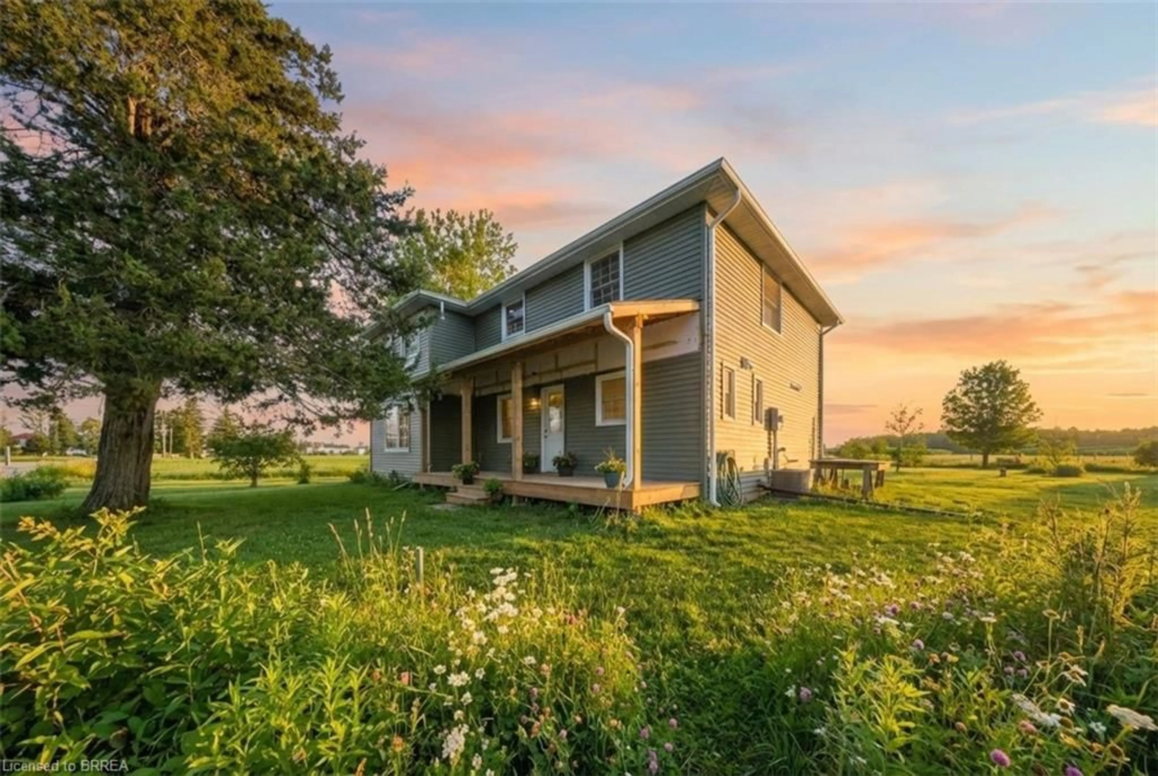 A pic from outside/outdoor area/front of a property/back of a property/a pic from drone, building for 476 Middle Townline Rd, Burford Ontario N0E 1A0