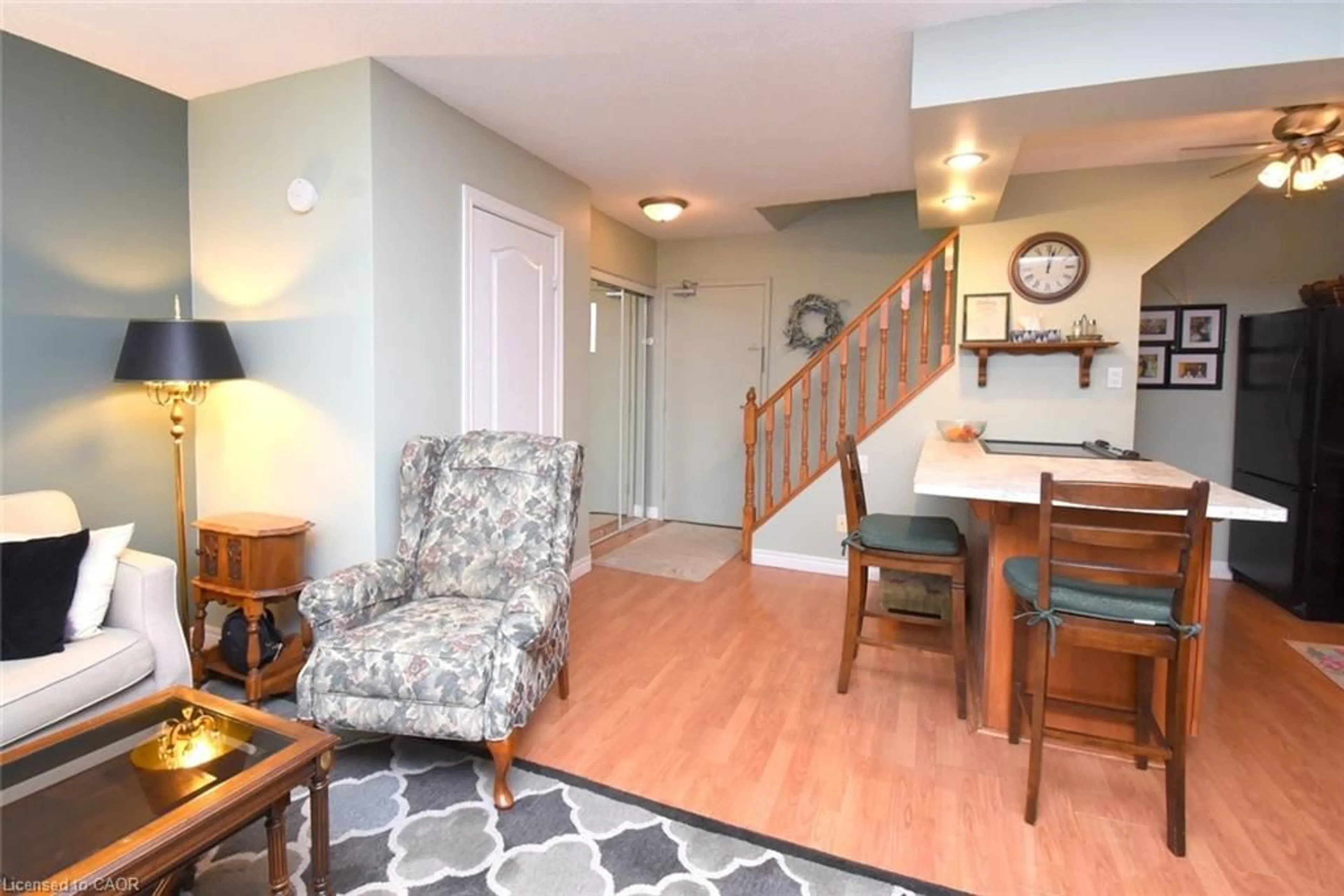 Unknown for 10 John St #206, Dundas Ontario L9H 6J3