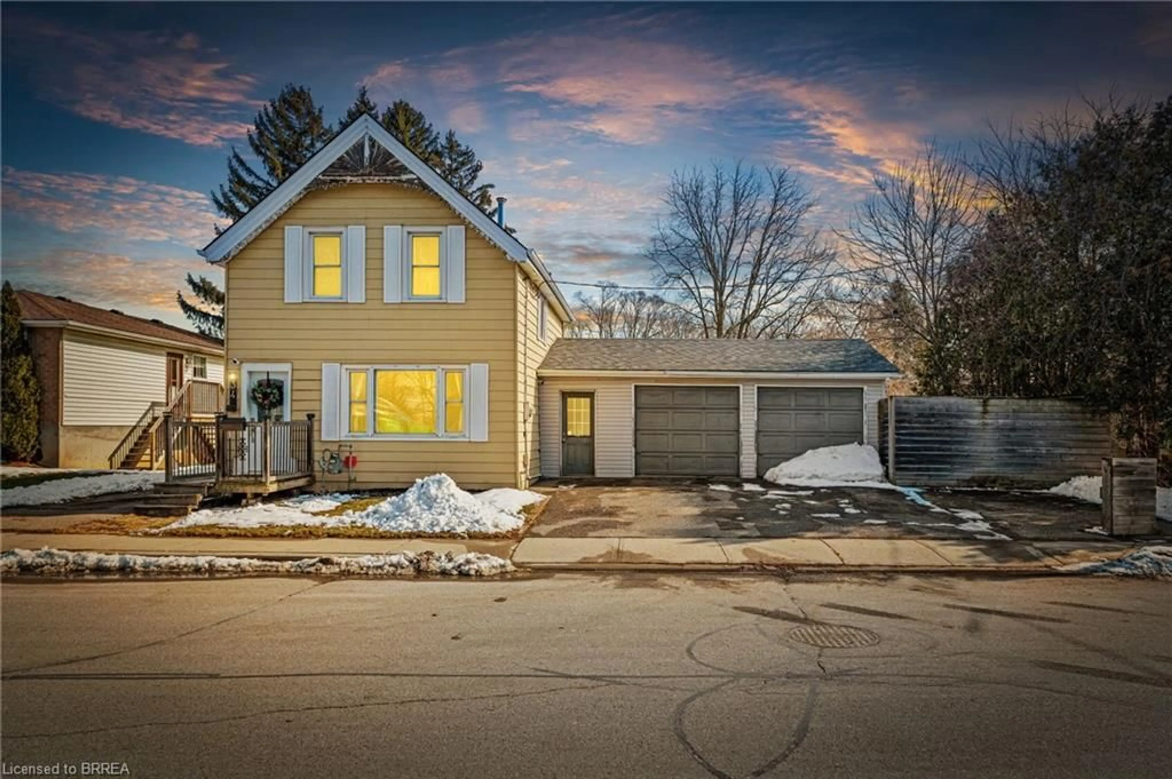 Unknown for 34 Eighth Ave, Brantford Ontario N3S 1B9