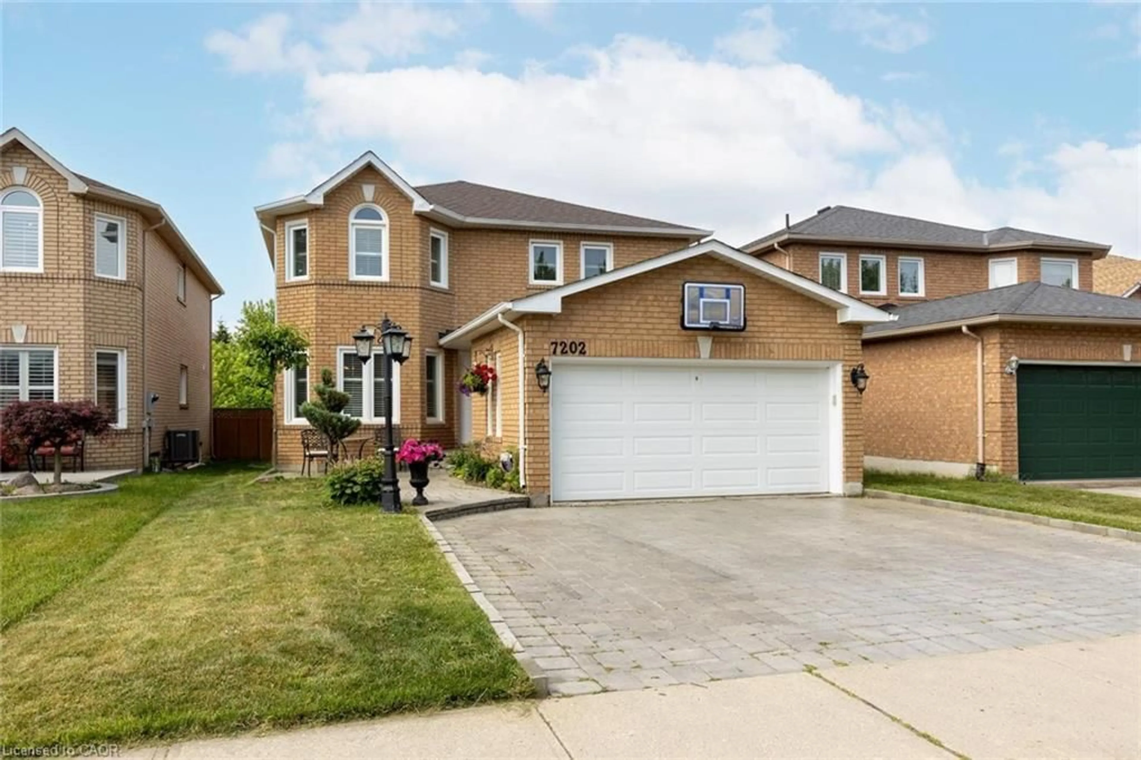 Home with brick exterior material, street for 7202 Black Walnut Trail, Mississauga Ontario L5N 7N4