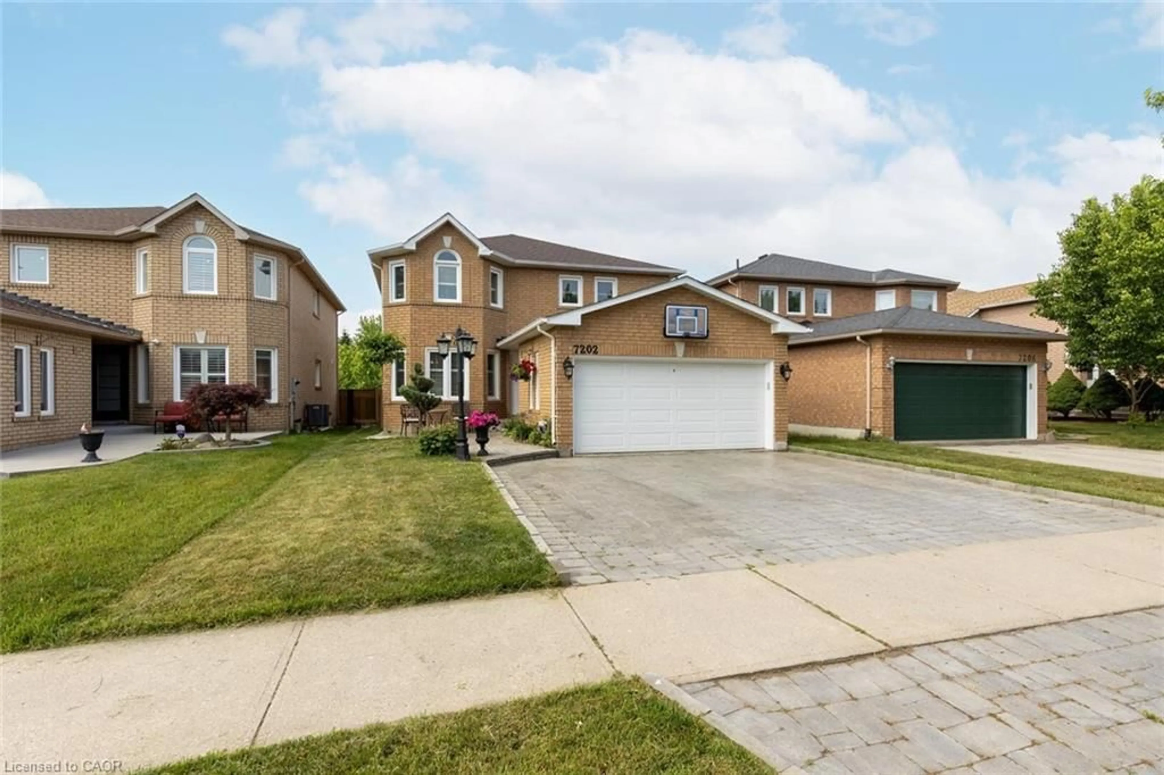 Home with brick exterior material, street for 7202 Black Walnut Trail, Mississauga Ontario L5N 7N4