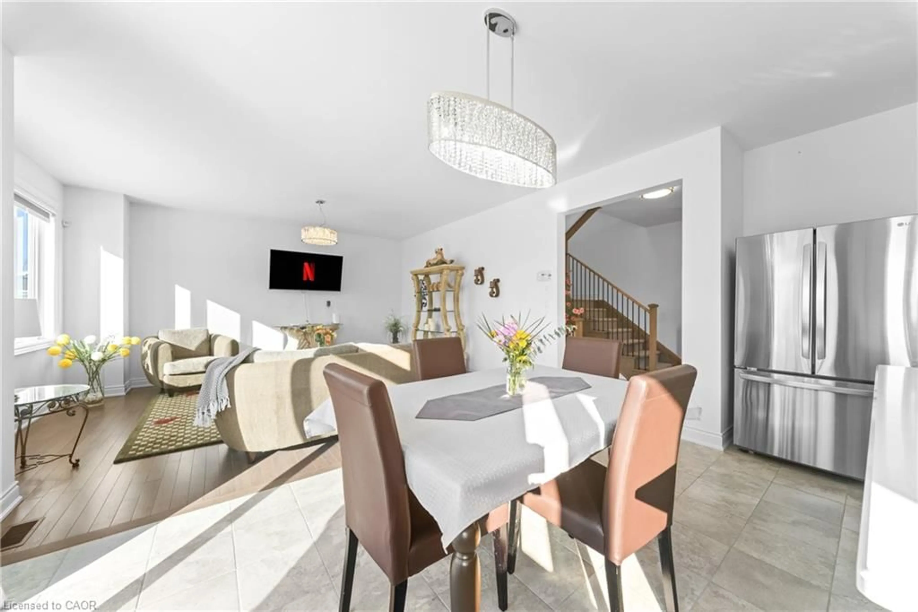 Dining room, ceramic/tile floor for 18 Emerald St, Wasaga Beach Ontario L9Z 0K8