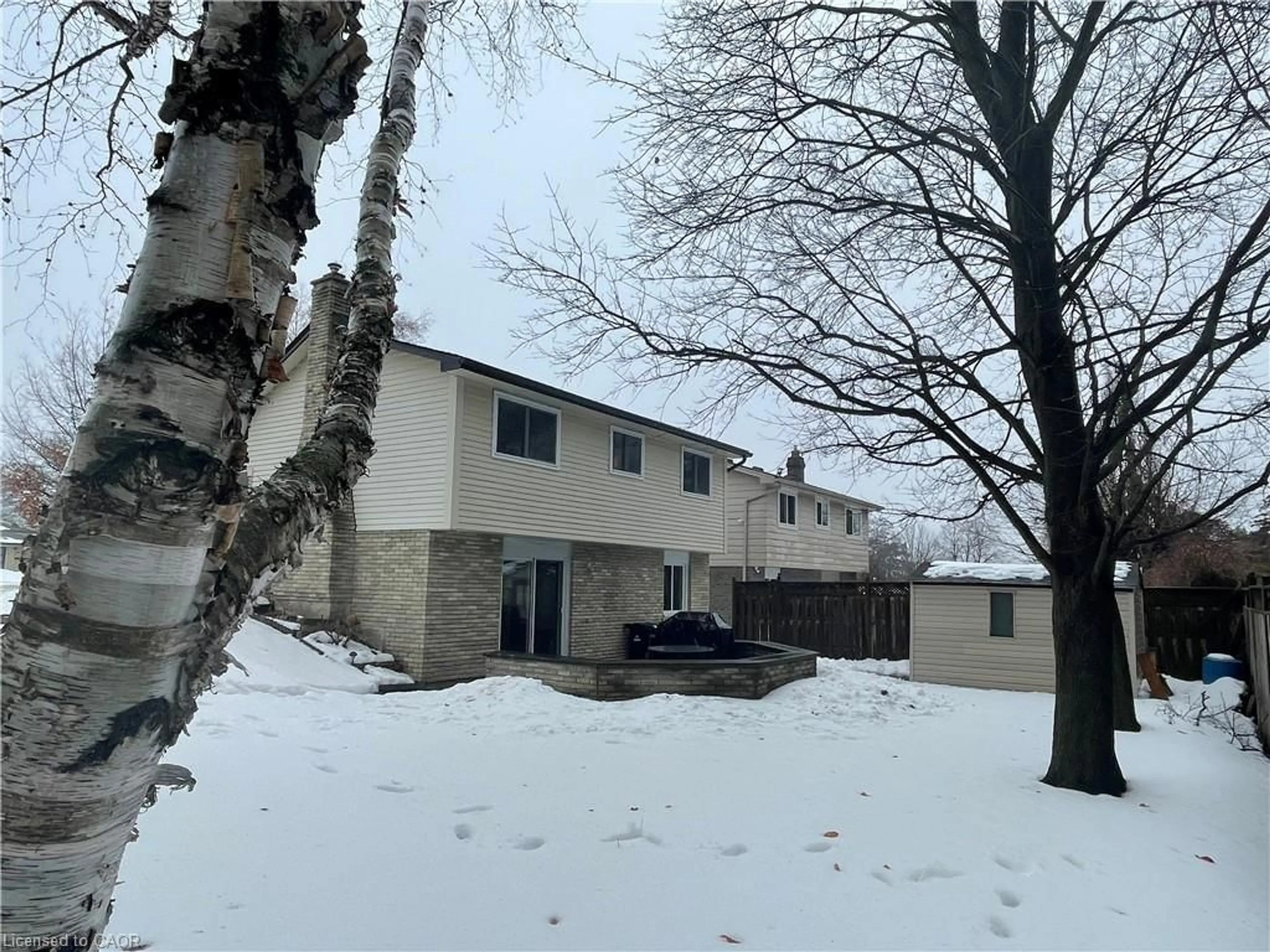 A pic from outside/outdoor area/front of a property/back of a property/a pic from drone, unknown for 22 Matthew Crt, Kitchener Ontario N2B 1W6