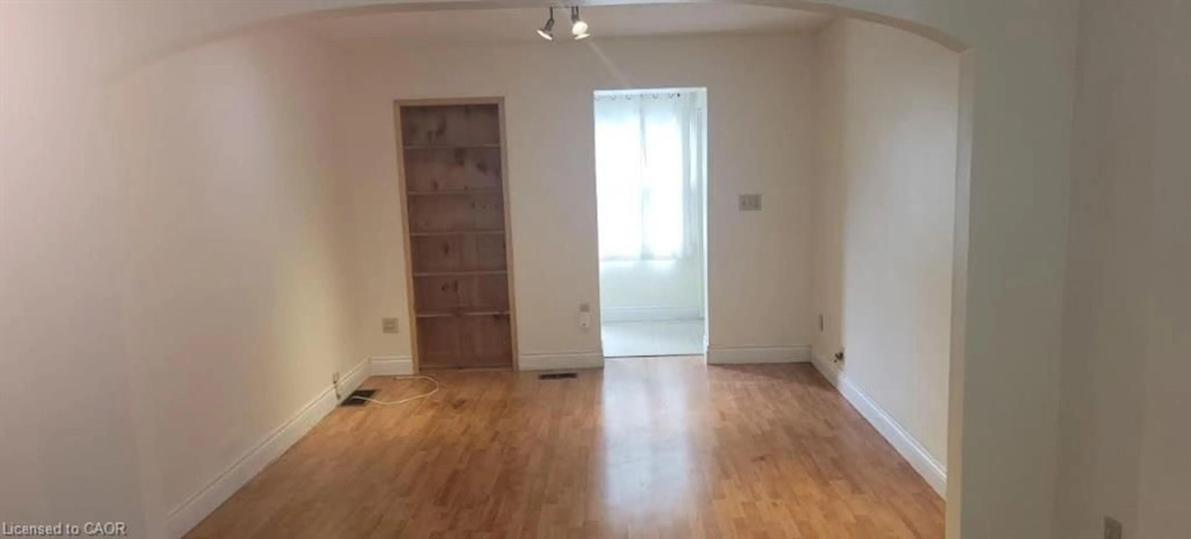 A pic of a room for 51 East 16th St, Hamilton Ontario L9A 4J1