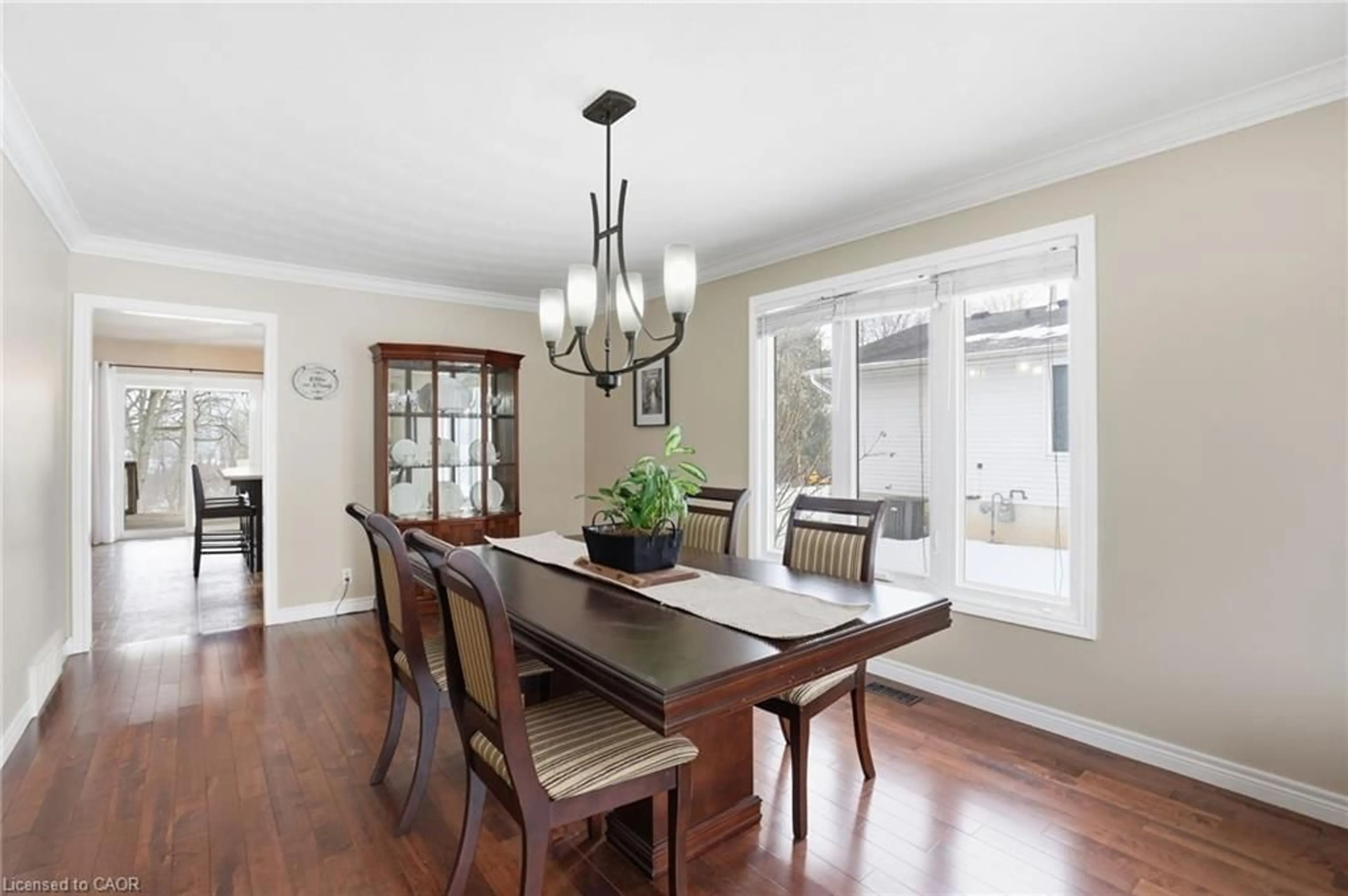 Dining room, wood/laminate floor for 52 Winnett St, Cayuga Ontario N0A 1E0